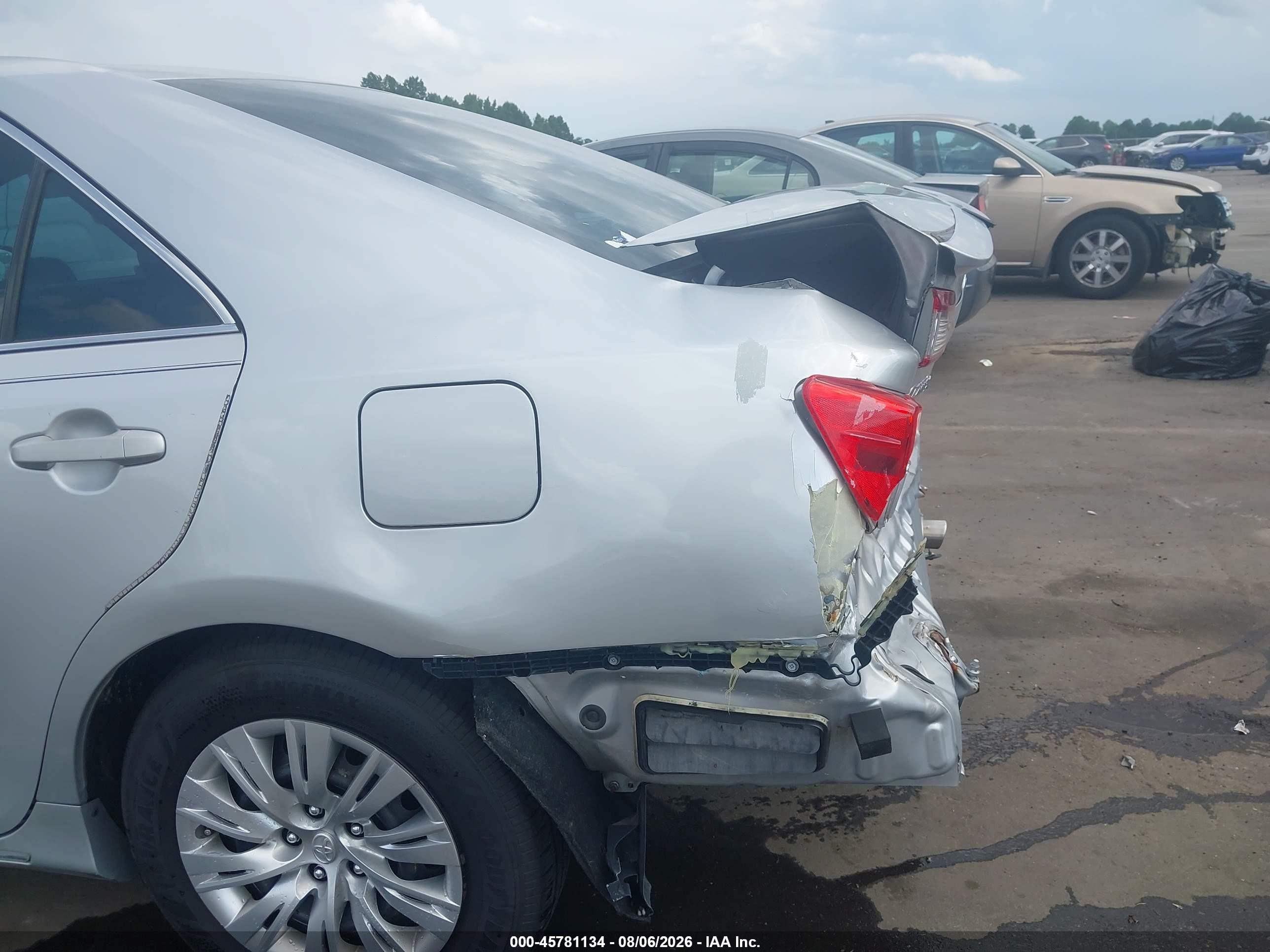 2014 Toyota Camry Le Silver vin: 4T4BF1FK1ER415643