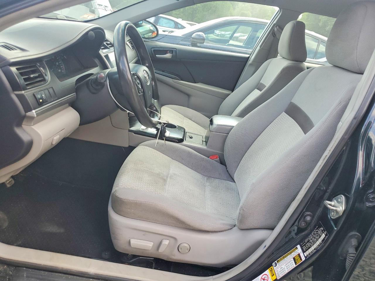 2014 Toyota Camry Le Blue vin: 4T4BF1FK1ER417019