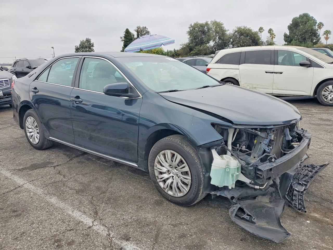 2014 Toyota Camry Le Blue vin: 4T4BF1FK1ER420809