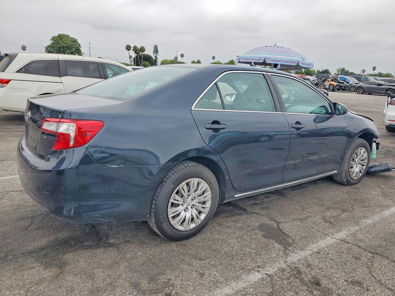 2014 Toyota Camry Le Blue vin: 4T4BF1FK1ER420809