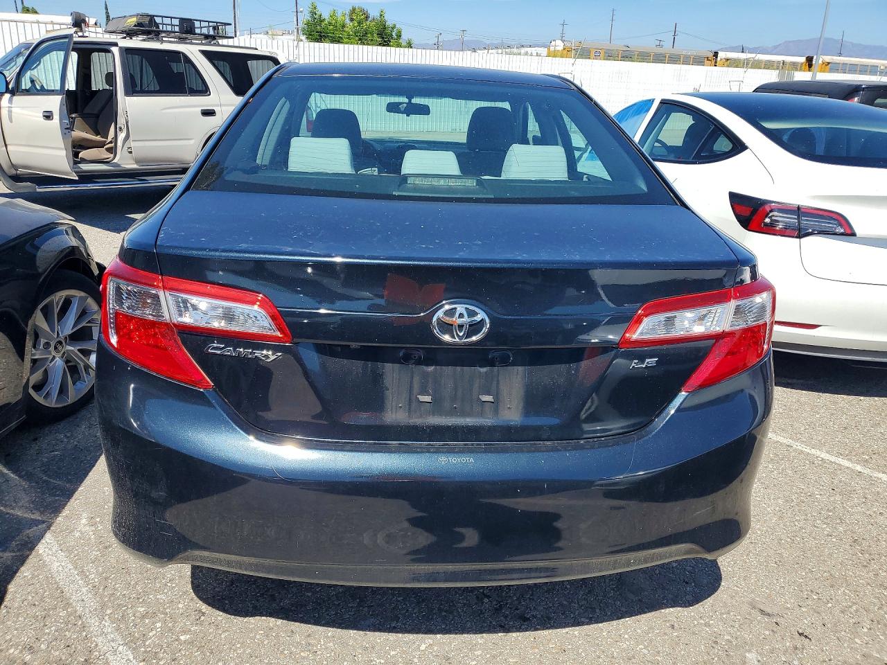2014 Toyota Camry Le Blue vin: 4T4BF1FK1ER420809