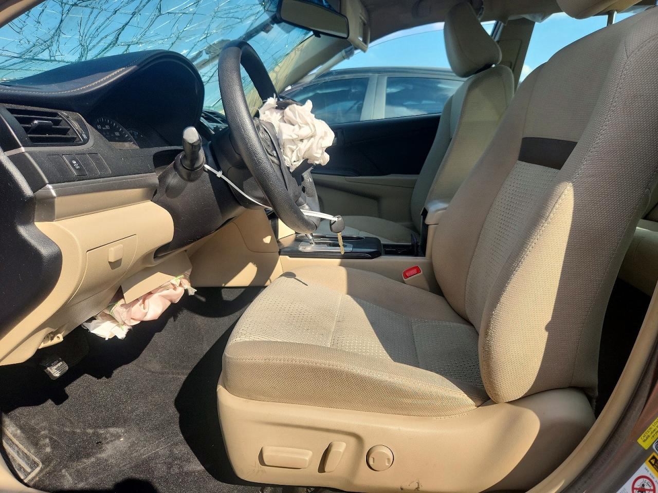 2014 Toyota Camry Le Beige vin: 4T4BF1FK1ER427260