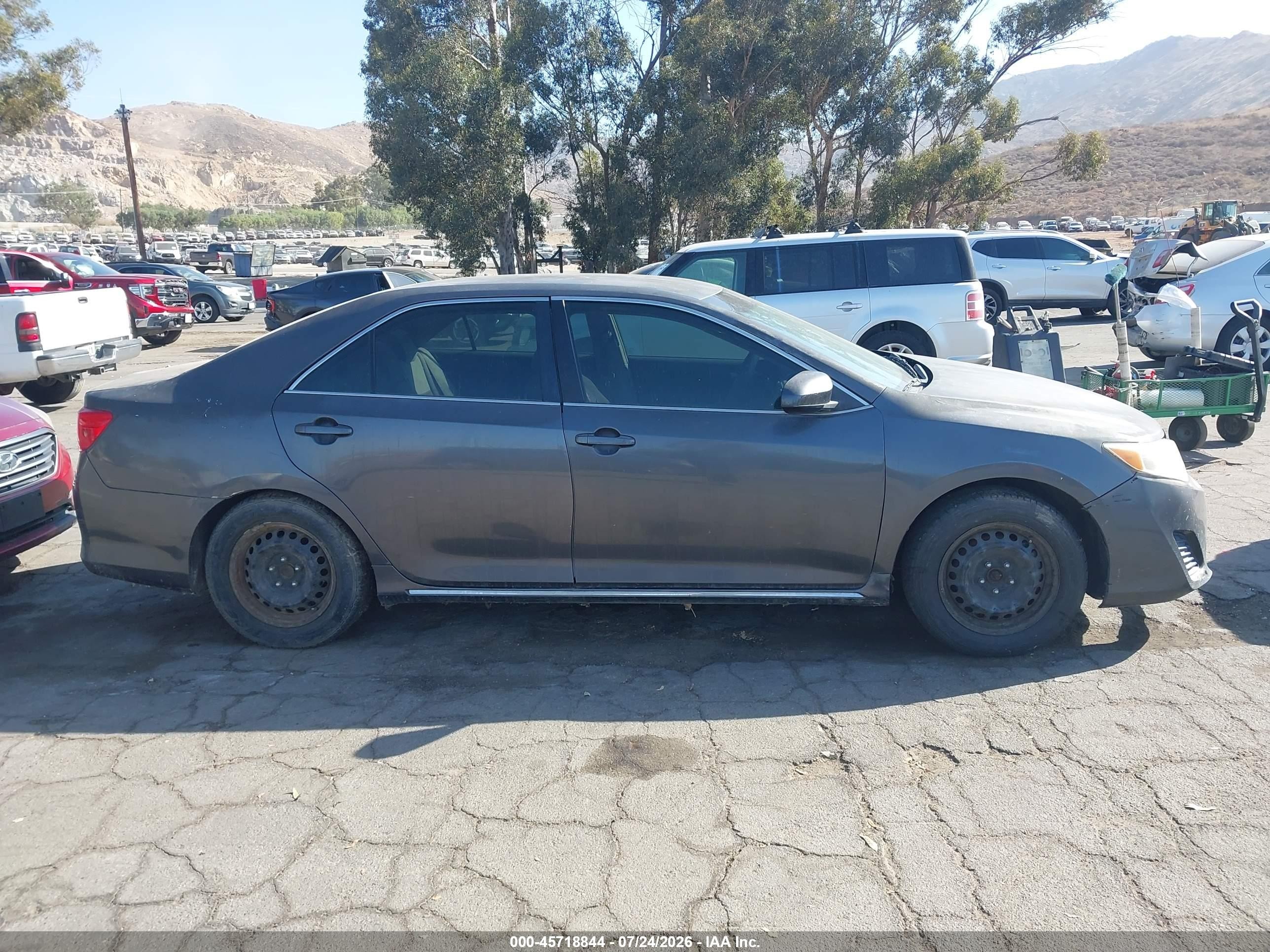 2014 Toyota Camry Le Gray vin: 4T4BF1FK1ER428649