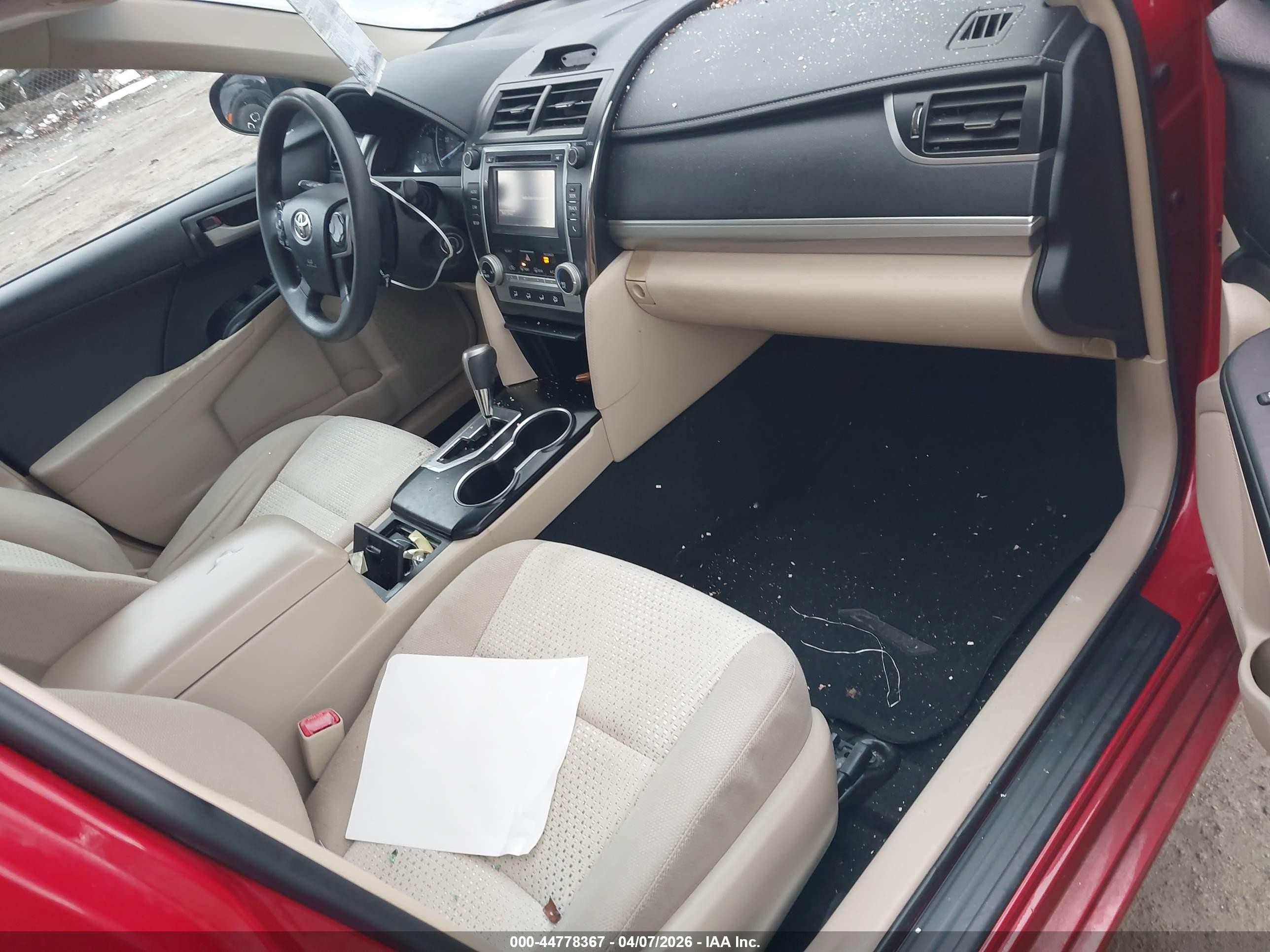 2014 Toyota Camry Le Red vin: 4T4BF1FK1ER439795