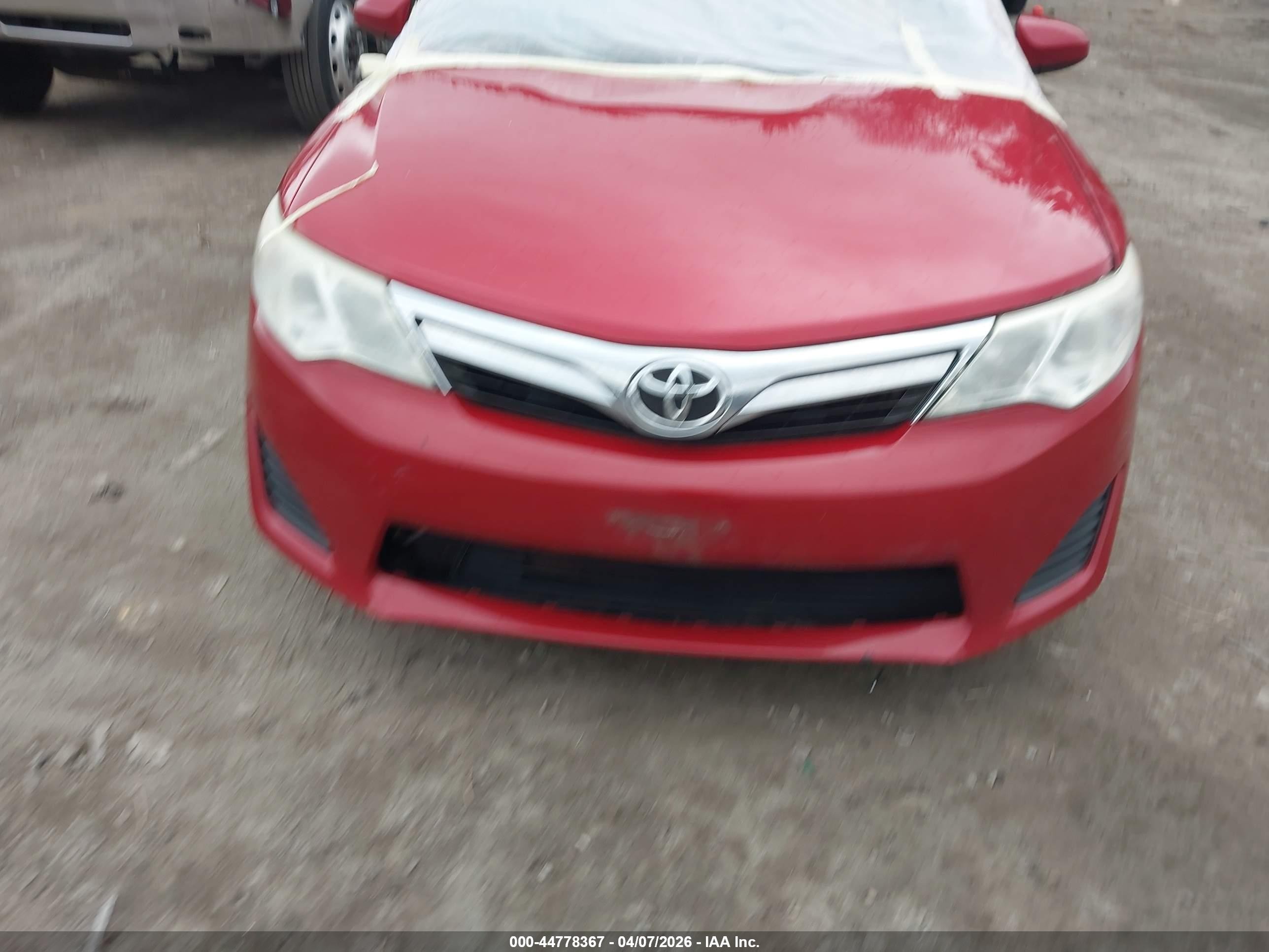 2014 Toyota Camry Le Red vin: 4T4BF1FK1ER439795