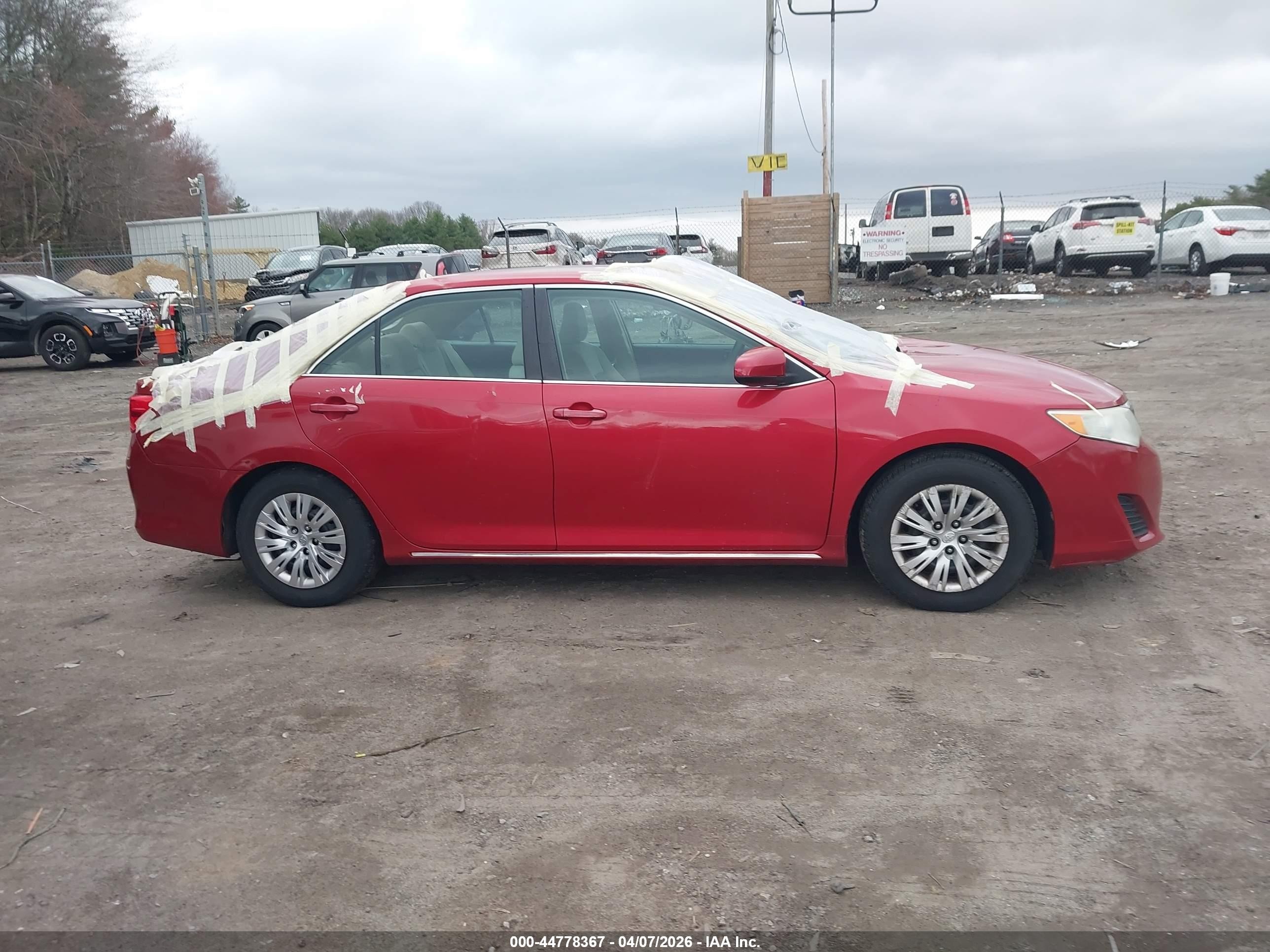 2014 Toyota Camry Le Red vin: 4T4BF1FK1ER439795