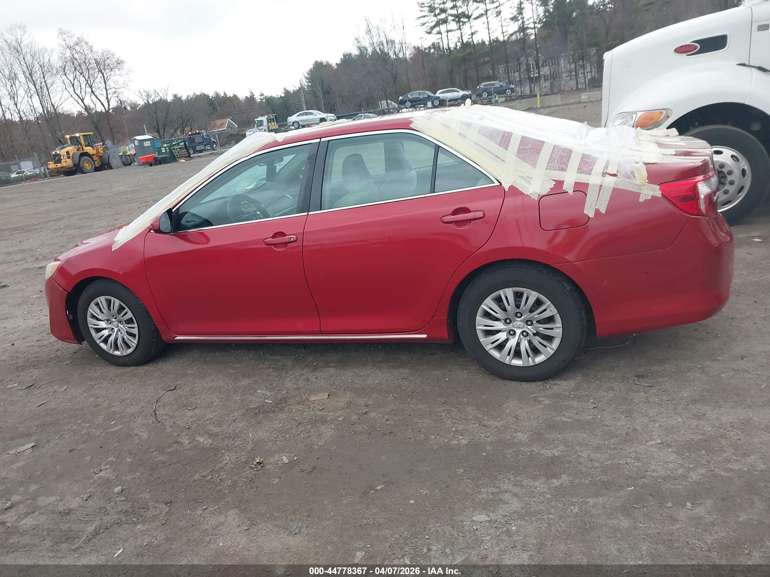 2014 Toyota Camry Le Red vin: 4T4BF1FK1ER439795