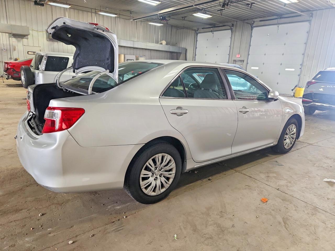 2014 Toyota Camry Le Silver vin: 4T4BF1FK1ER439814