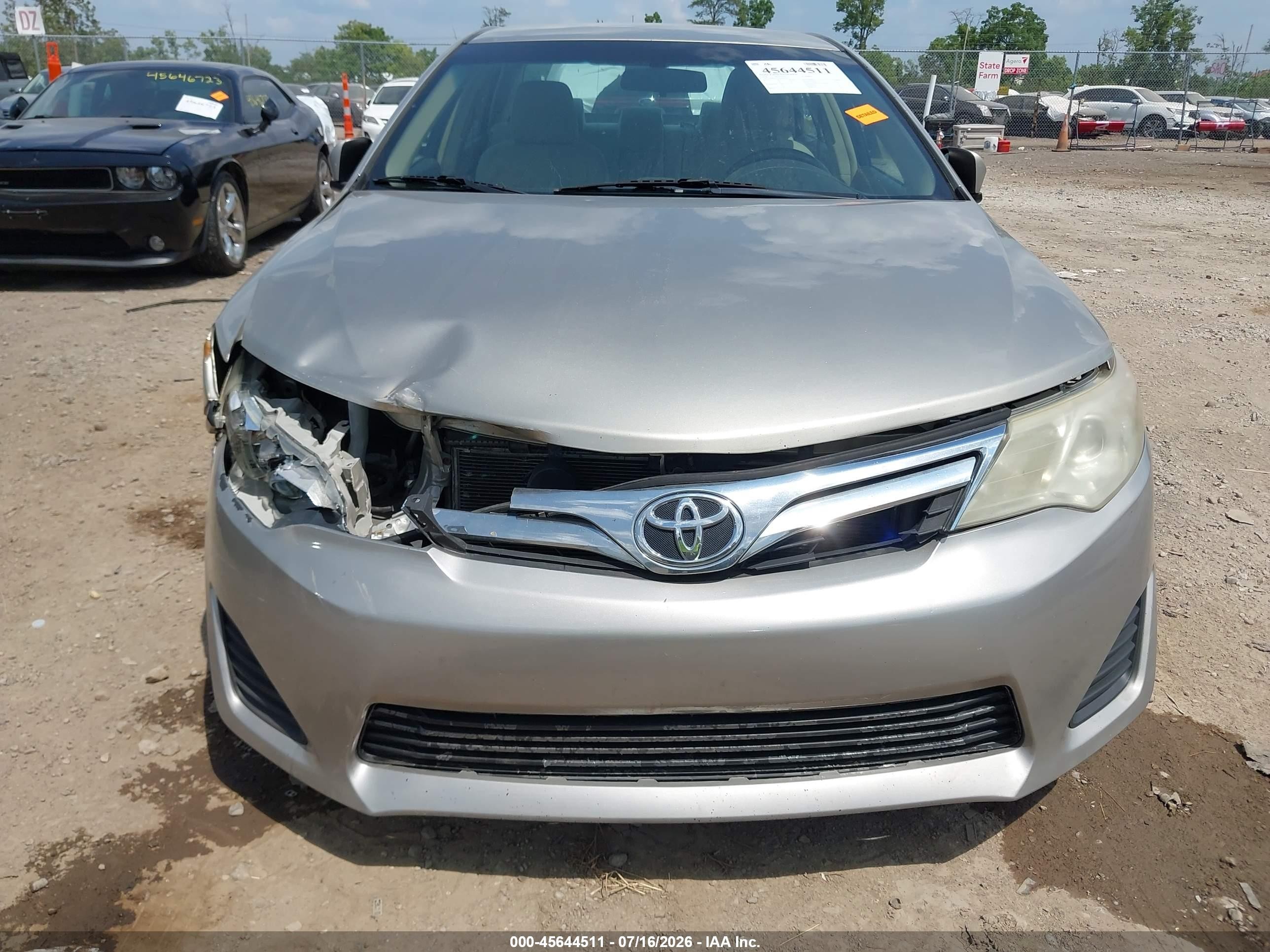2014 Toyota Camry Le Beige vin: 4T4BF1FK1ER440333