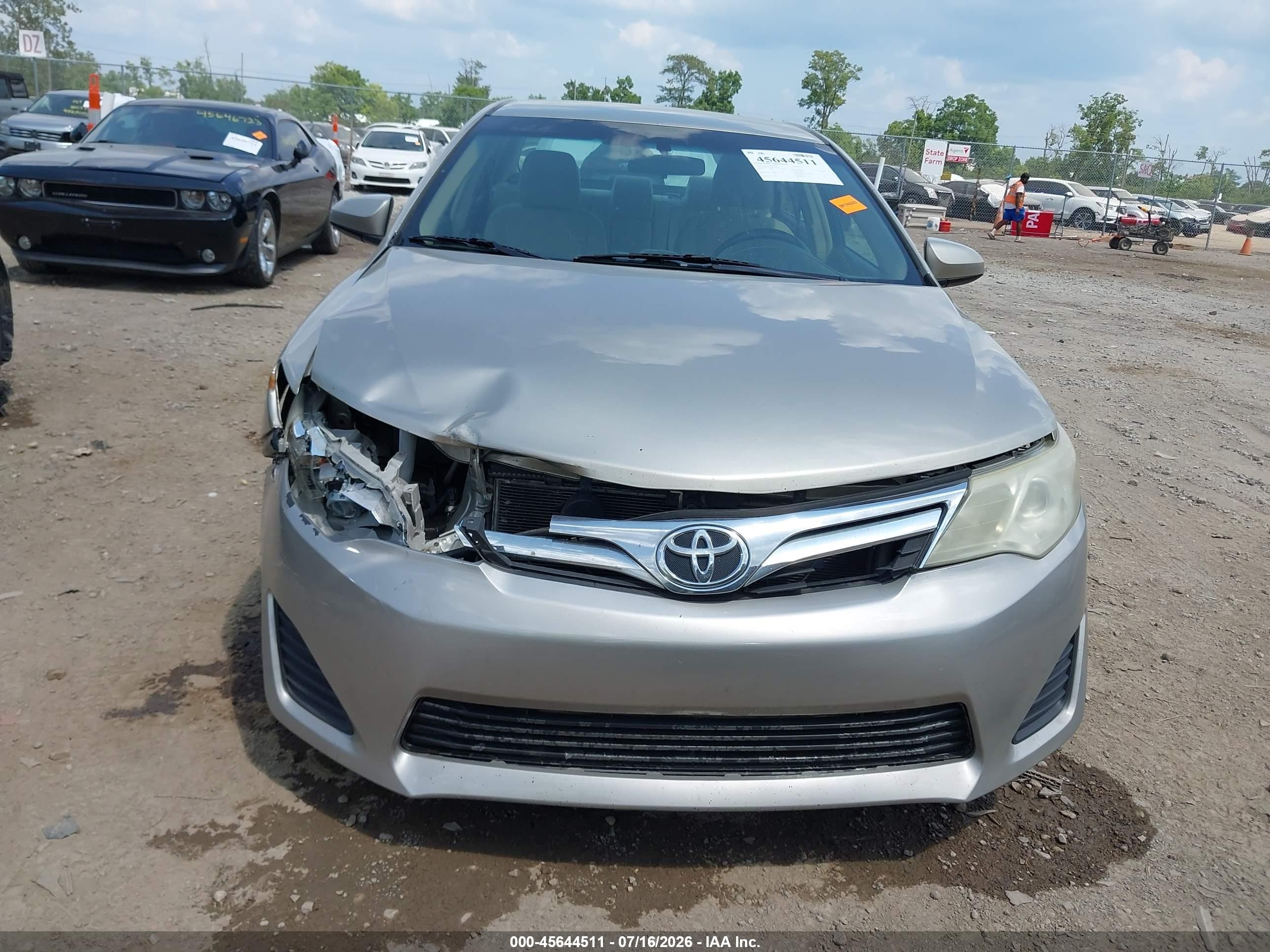 2014 Toyota Camry Le Beige vin: 4T4BF1FK1ER440333