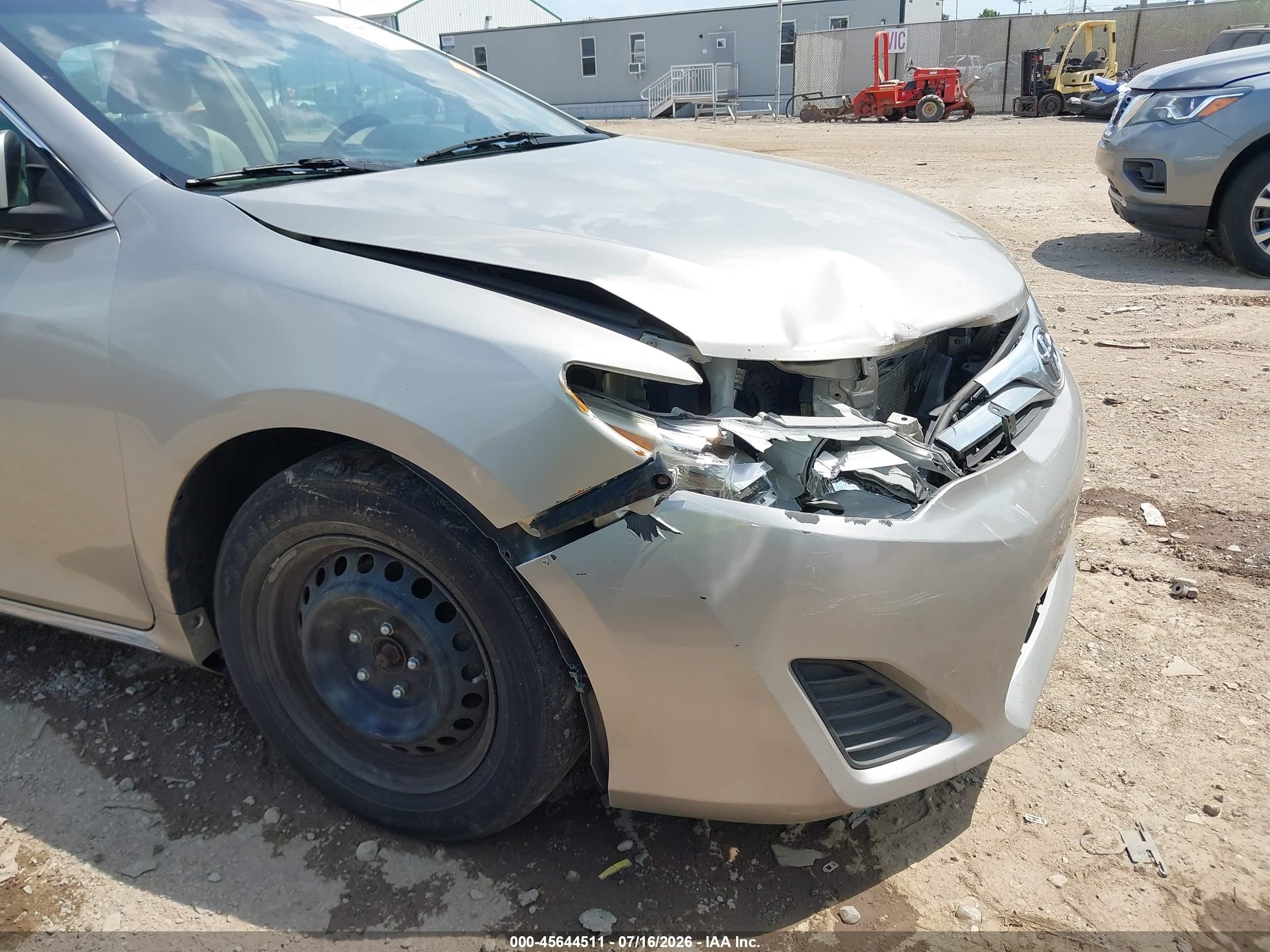 2014 Toyota Camry Le Beige vin: 4T4BF1FK1ER440333