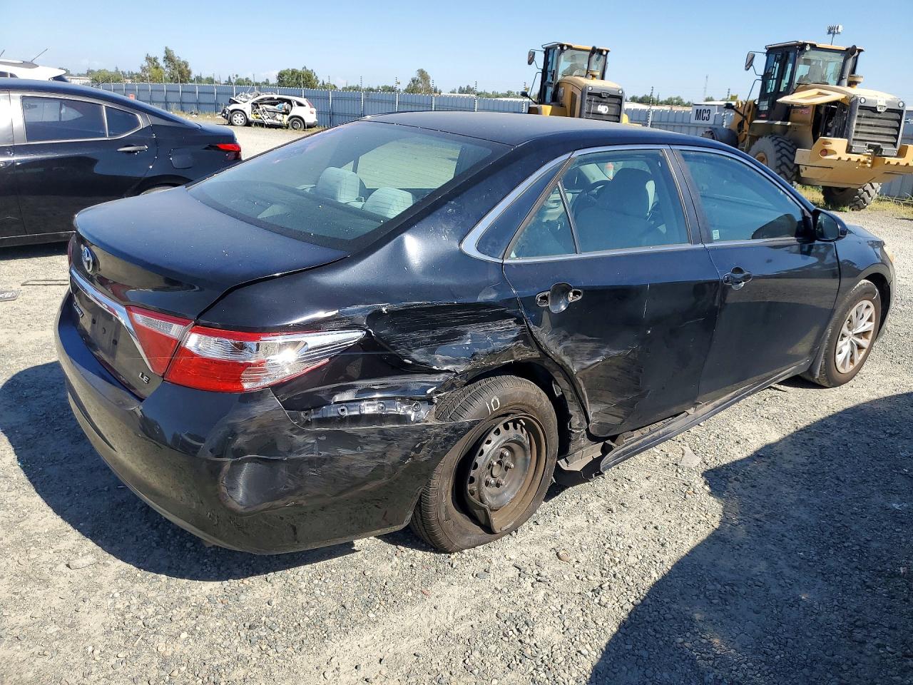 2015 Toyota Camry Le Черный vin: 4T4BF1FK1FR445954