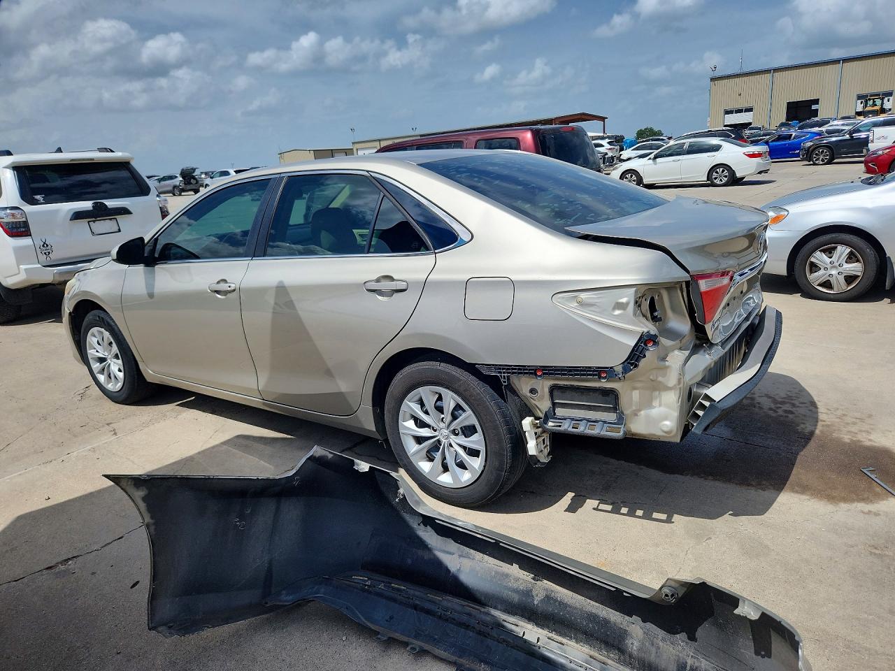 2015 Toyota Camry Le Золотой vin: 4T4BF1FK1FR446652
