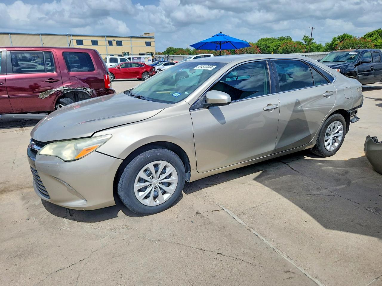 2015 Toyota Camry Le Gold vin: 4T4BF1FK1FR446652
