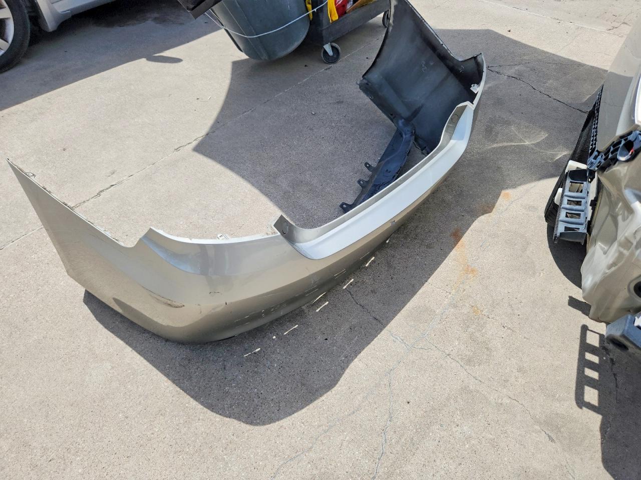2015 Toyota Camry Le Золотой vin: 4T4BF1FK1FR446652