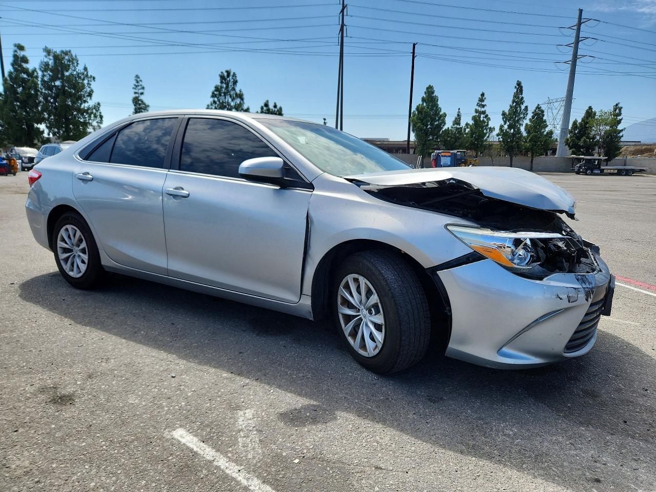 2015 Toyota Camry Le Серебряный vin: 4T4BF1FK1FR464455