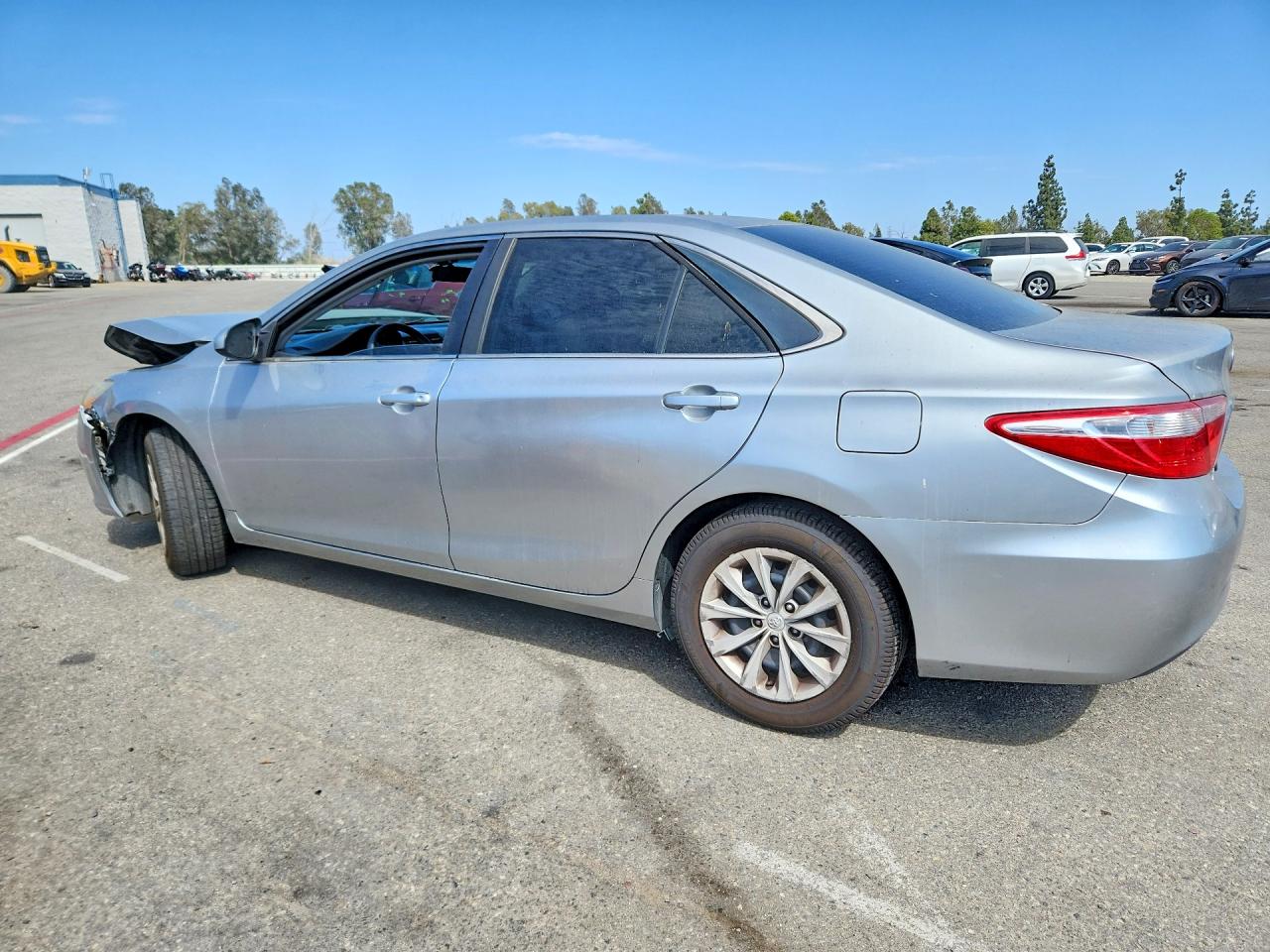 2015 Toyota Camry Le Серебряный vin: 4T4BF1FK1FR464455