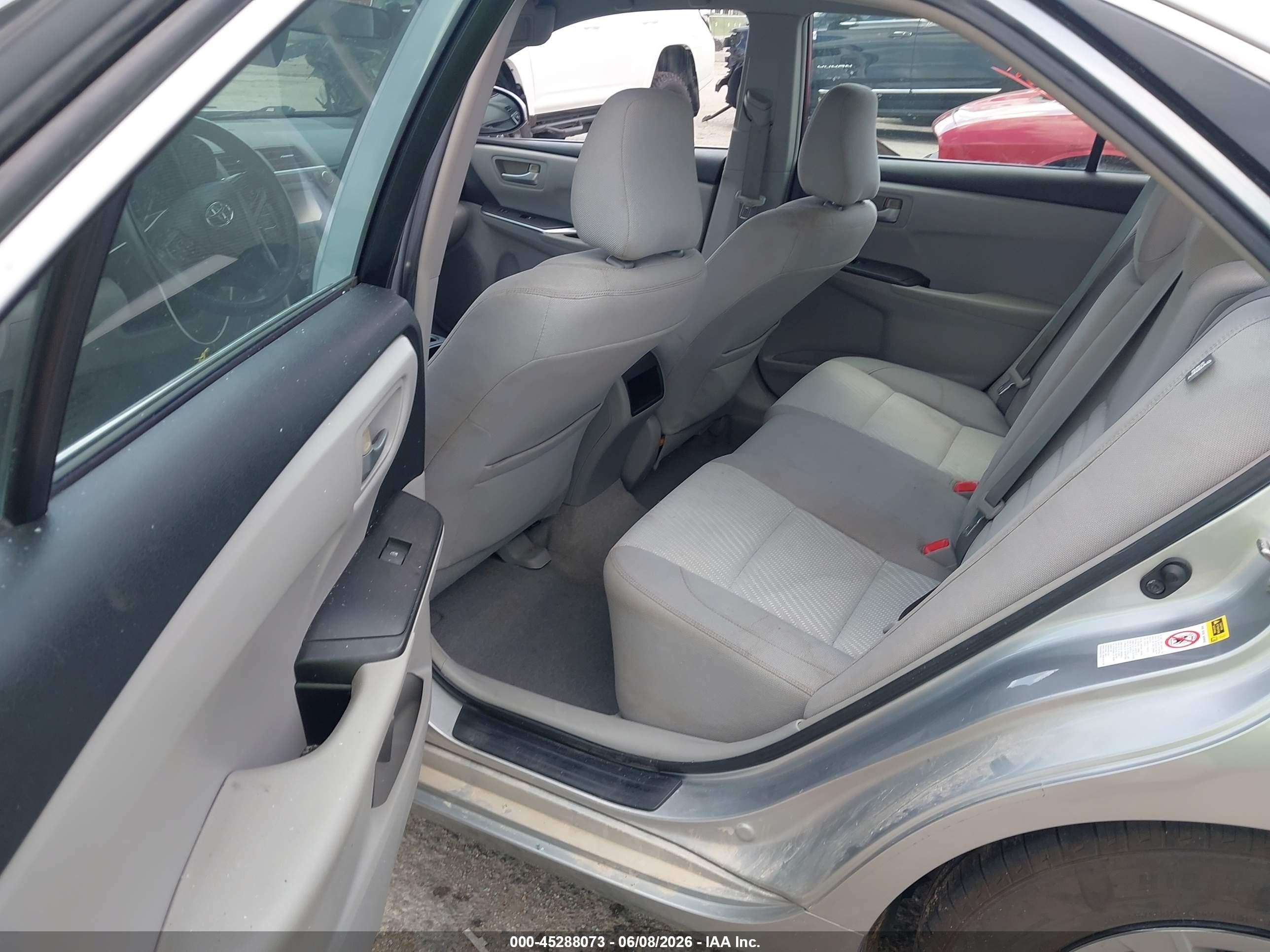2015 Toyota Camry Le Серебряный vin: 4T4BF1FK1FR465234