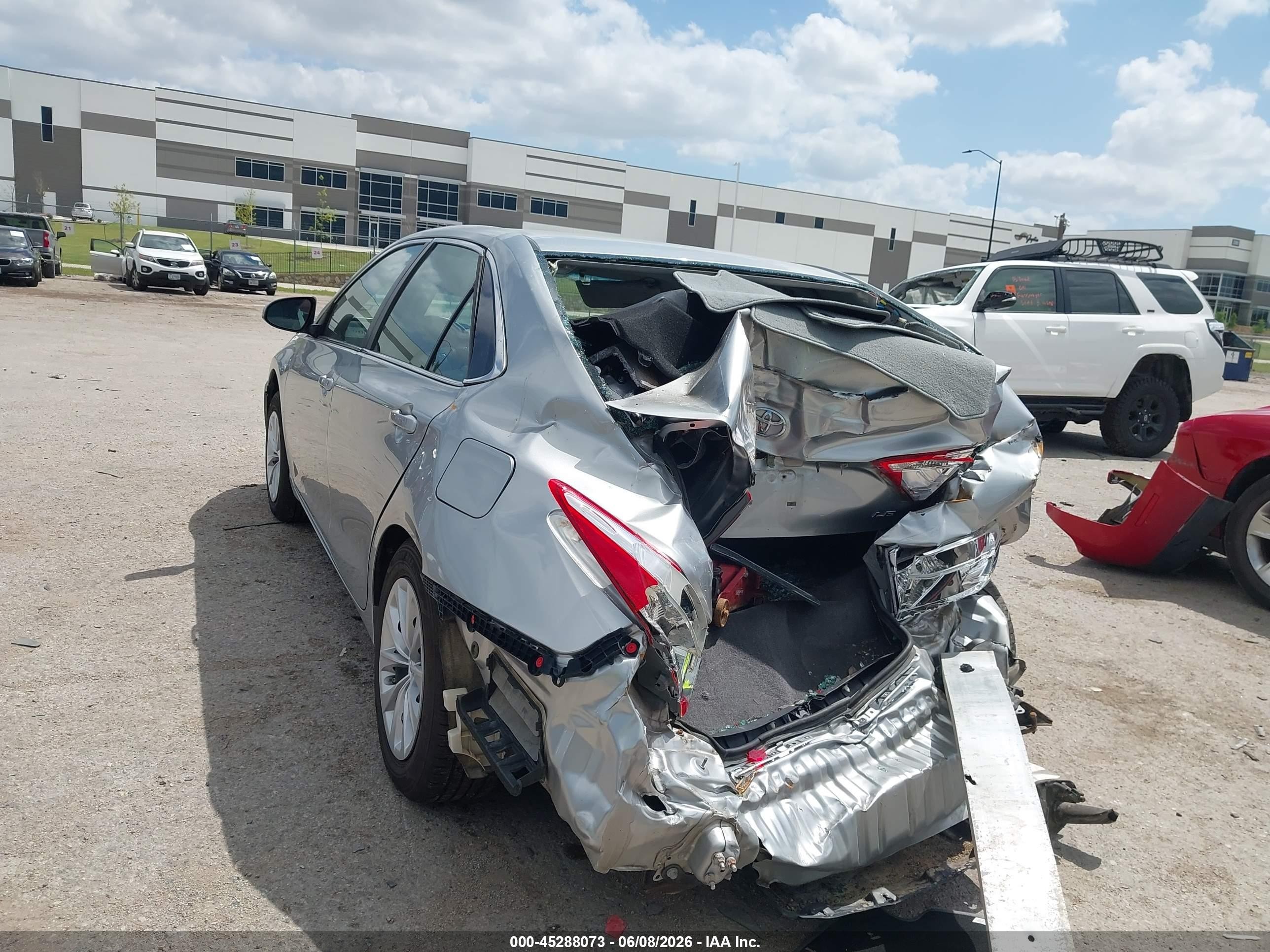 2015 Toyota Camry Le Серебряный vin: 4T4BF1FK1FR465234