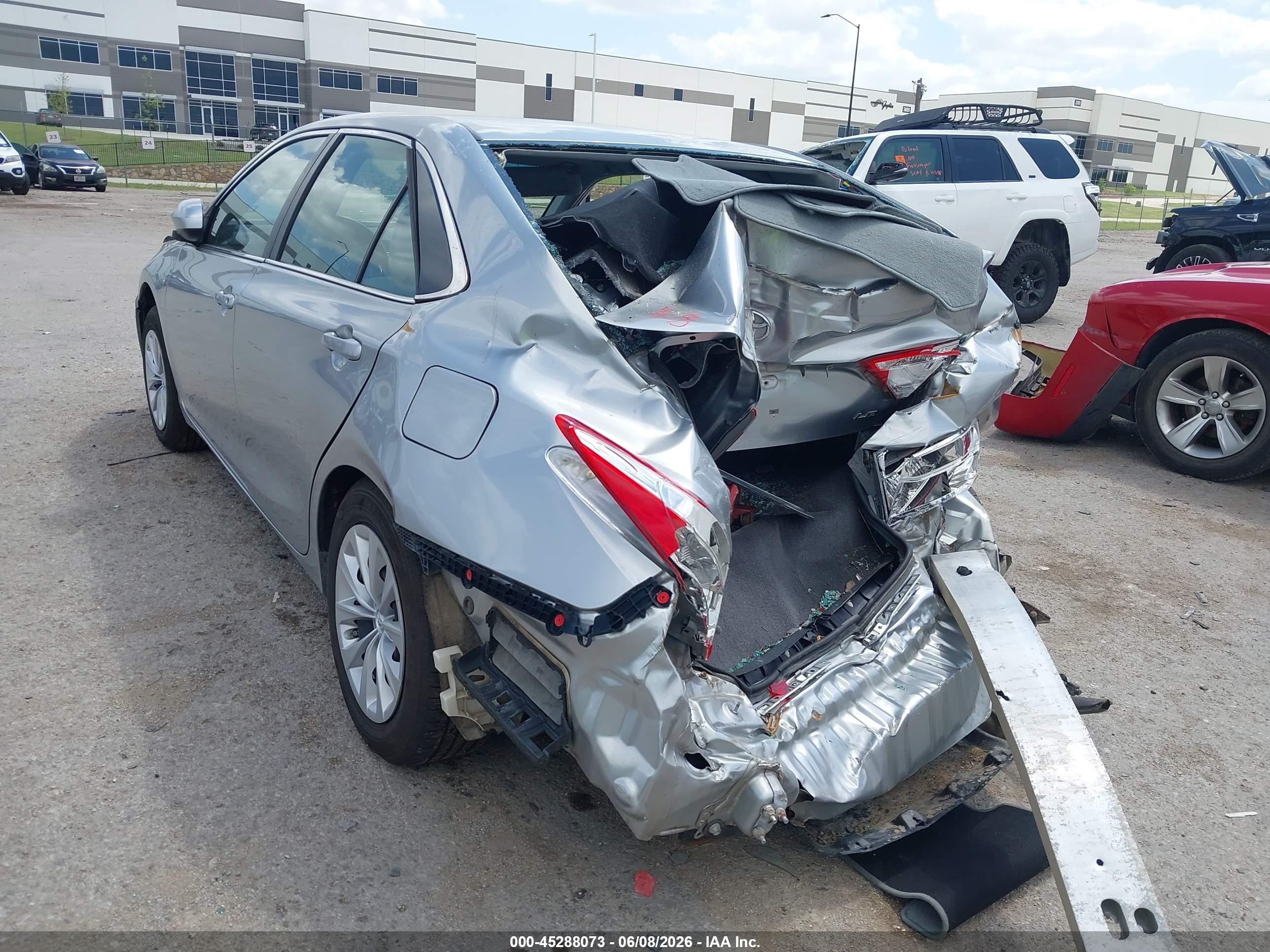 2015 Toyota Camry Le Серебряный vin: 4T4BF1FK1FR465234