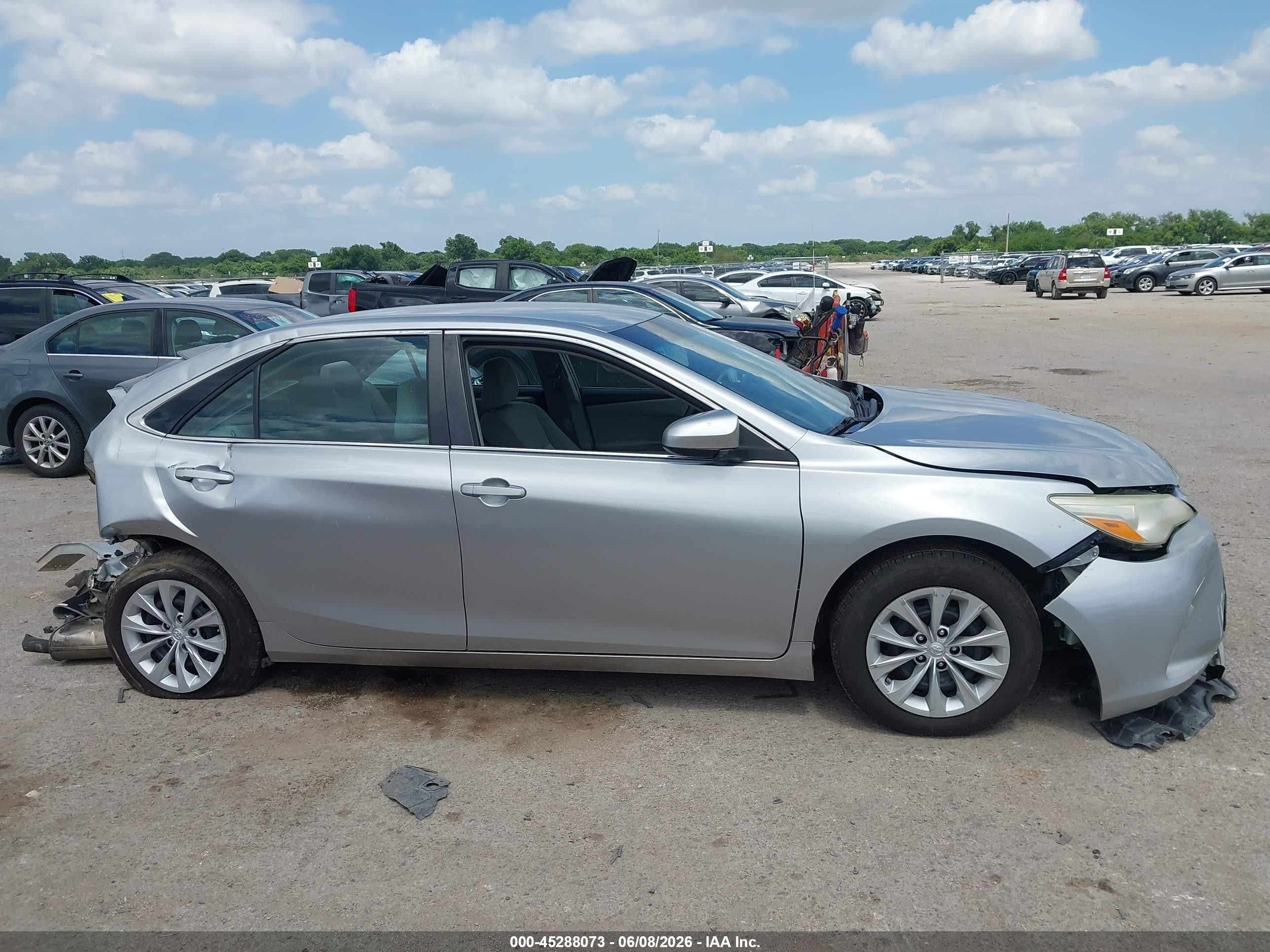 2015 Toyota Camry Le Серебряный vin: 4T4BF1FK1FR465234