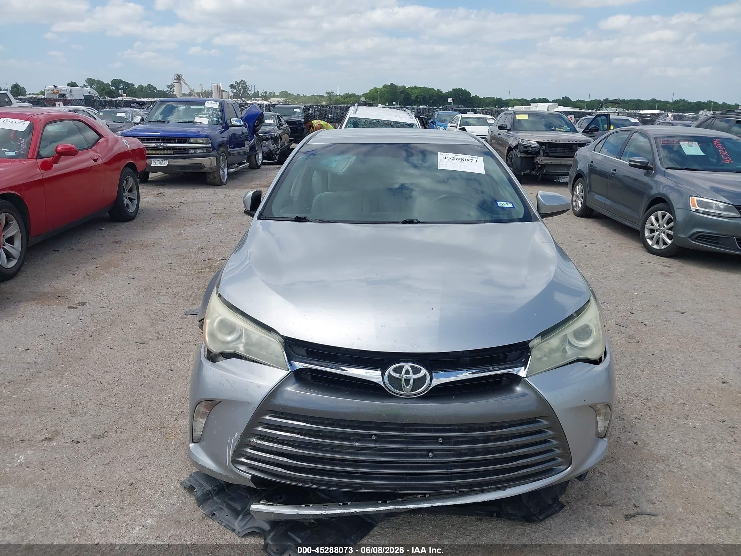 2015 Toyota Camry Le Серебряный vin: 4T4BF1FK1FR465234