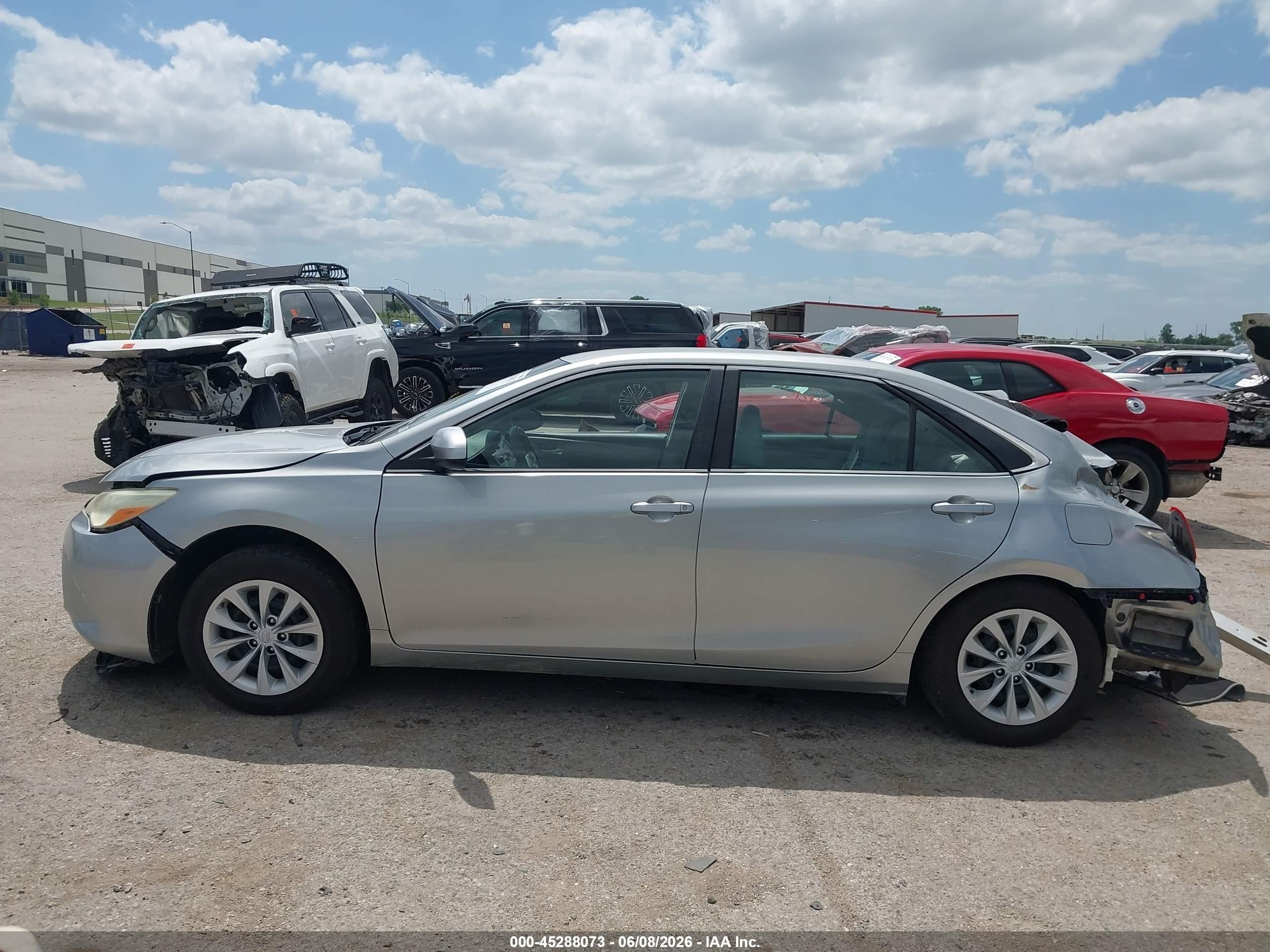 2015 Toyota Camry Le Серебряный vin: 4T4BF1FK1FR465234