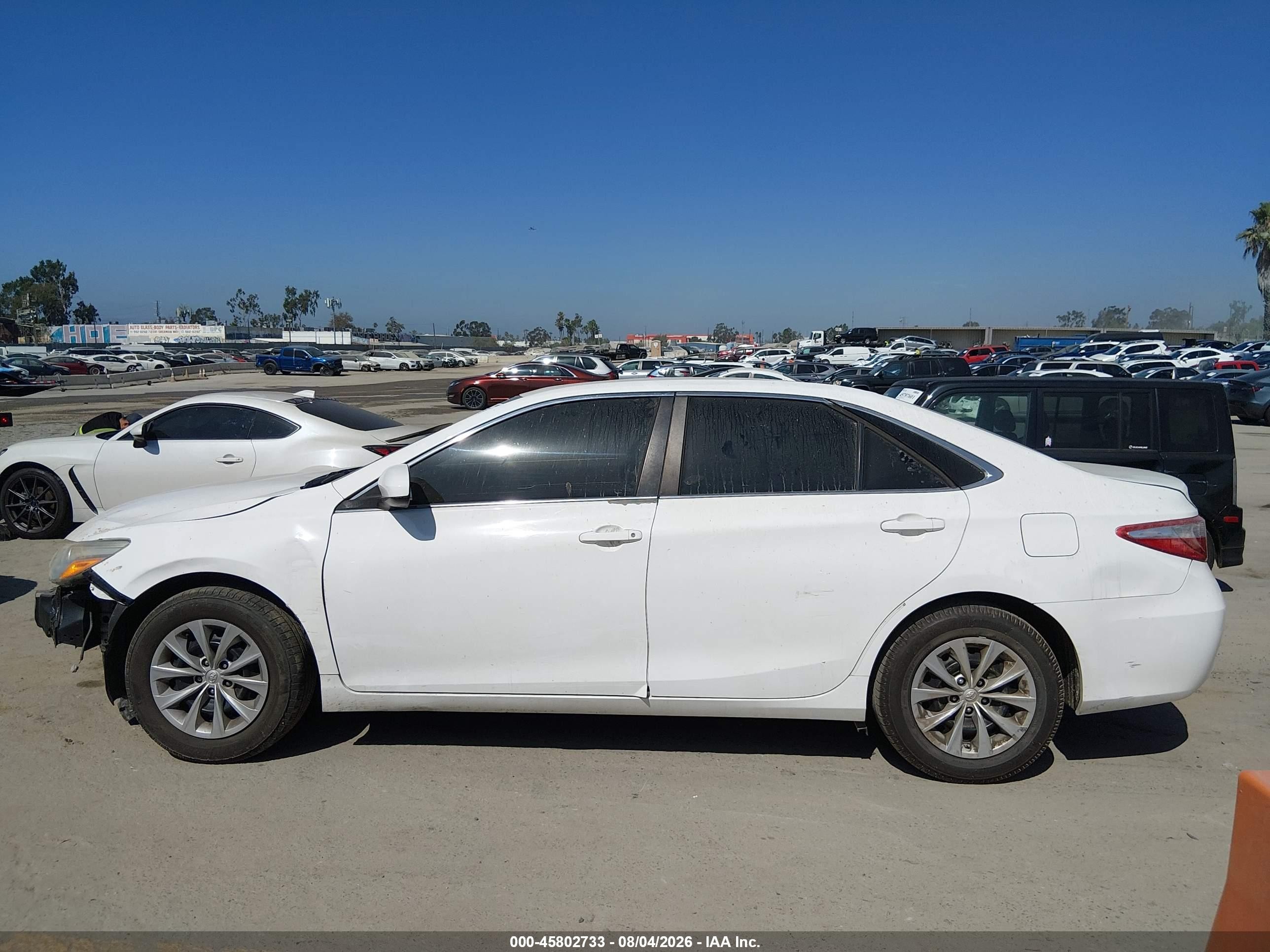 2015 Toyota Camry Le White vin: 4T4BF1FK1FR471034
