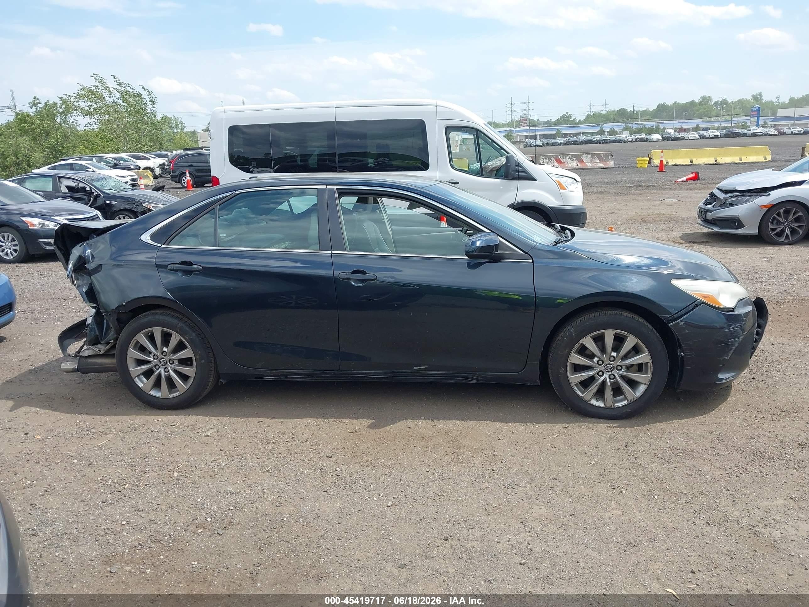 2015 Toyota Camry Xle Blue vin: 4T4BF1FK1FR495088