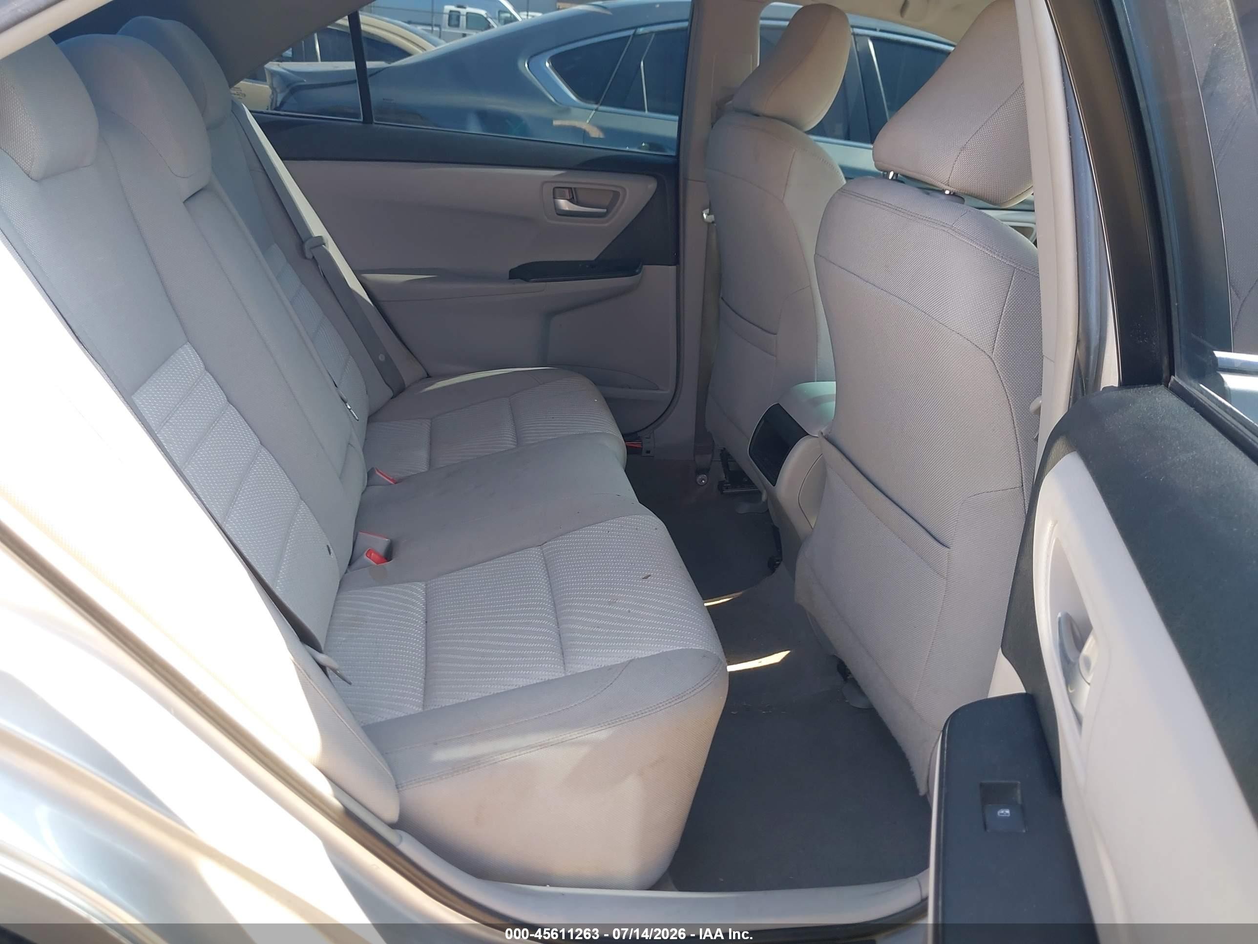 2015 Toyota Camry Le Silver vin: 4T4BF1FK1FR510544