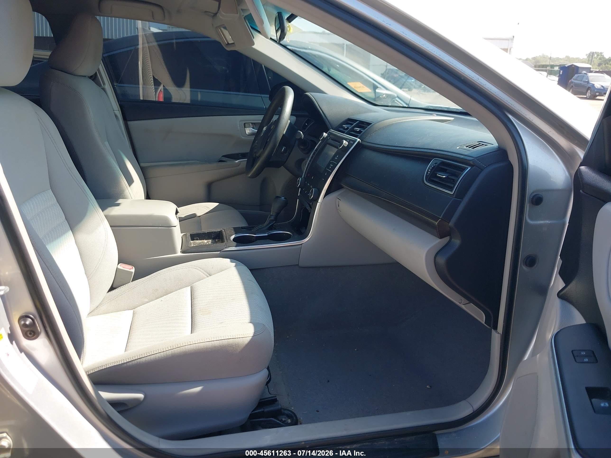 2015 Toyota Camry Le Silver vin: 4T4BF1FK1FR510544