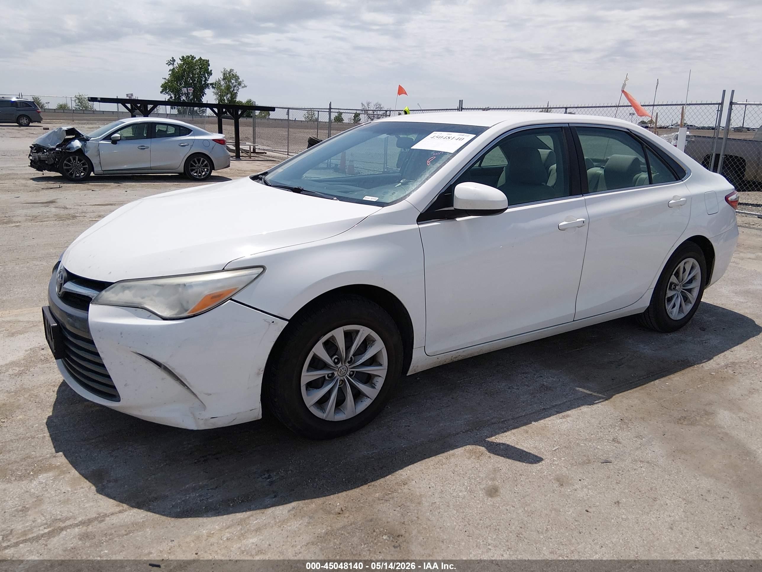 2016 Toyota Camry Le White vin: 4T4BF1FK1GR564105