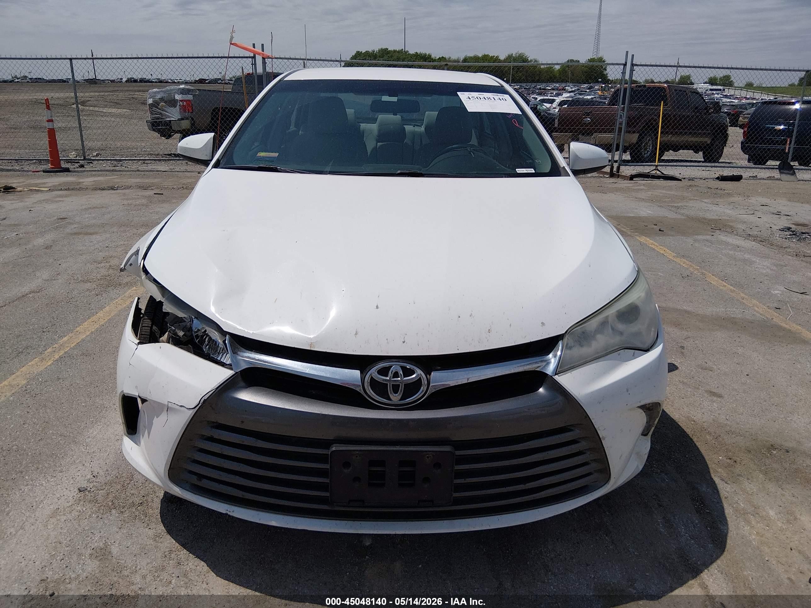 2016 Toyota Camry Le White vin: 4T4BF1FK1GR564105