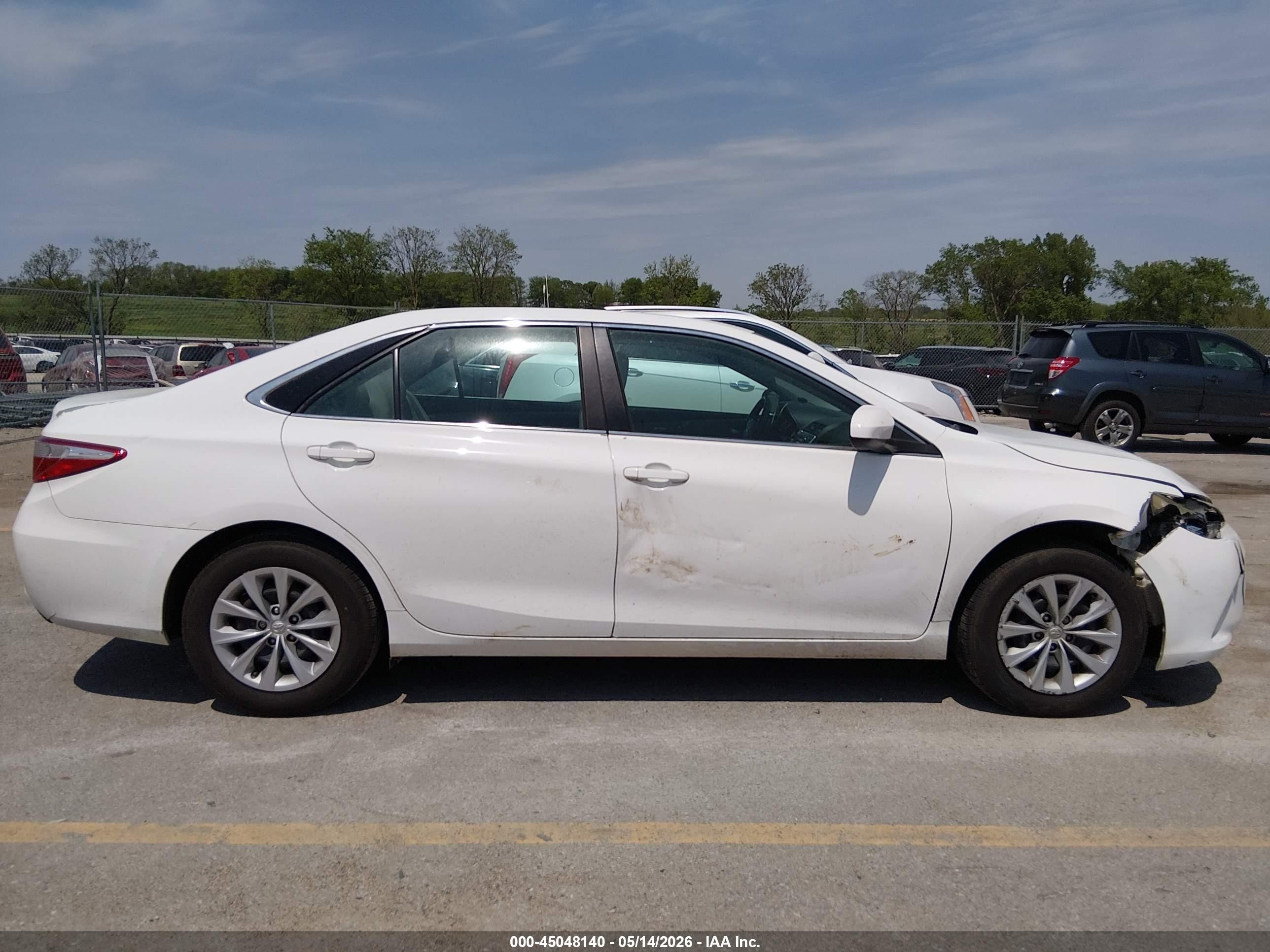 2016 Toyota Camry Le White vin: 4T4BF1FK1GR564105