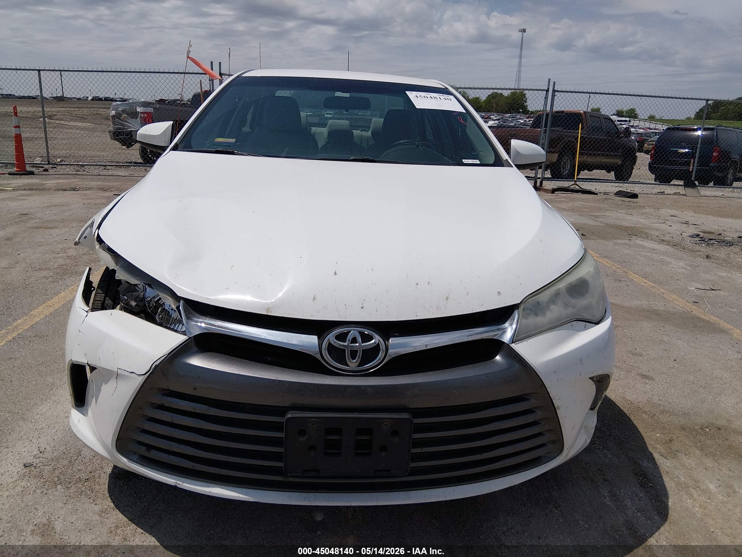 2016 Toyota Camry Le White vin: 4T4BF1FK1GR564105