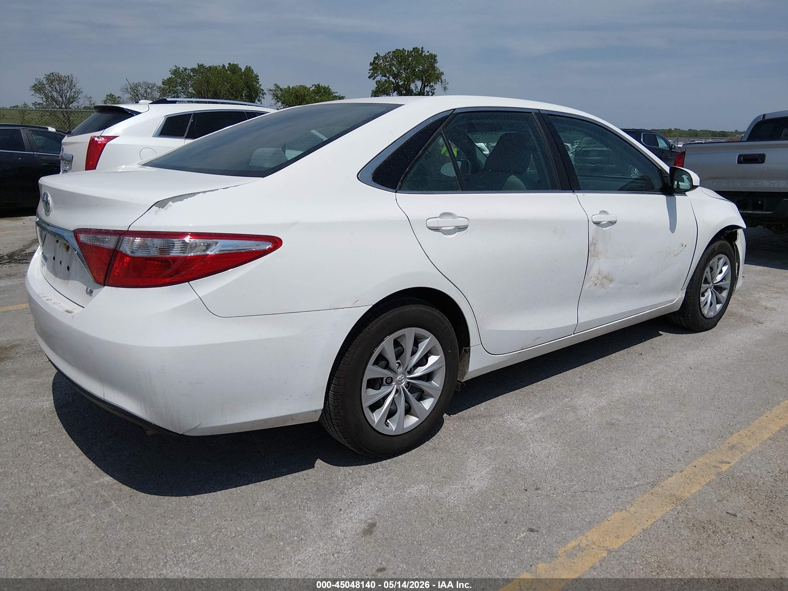 2016 Toyota Camry Le White vin: 4T4BF1FK1GR564105