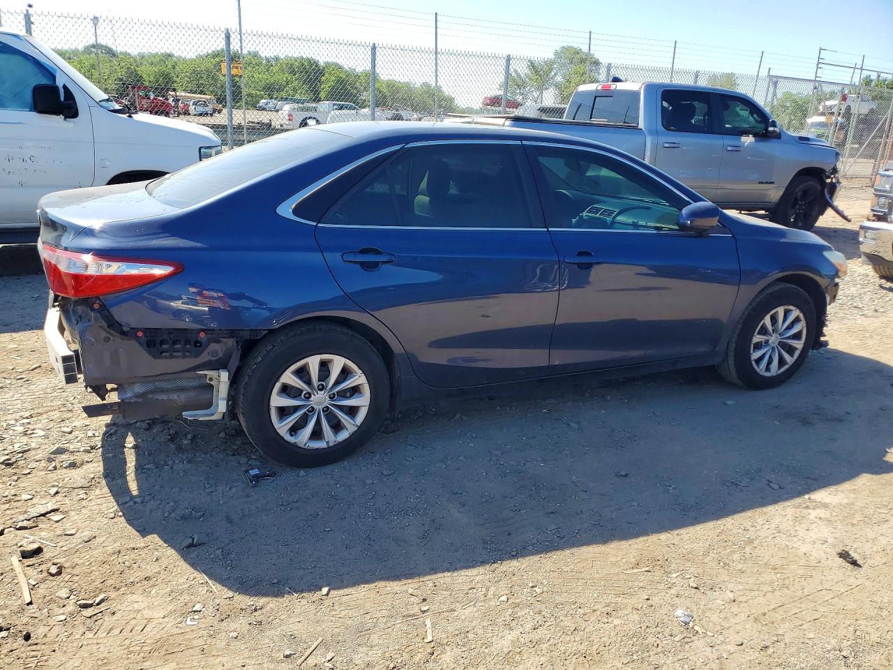 2016 Toyota Camry Le Синий vin: 4T4BF1FK1GR568784