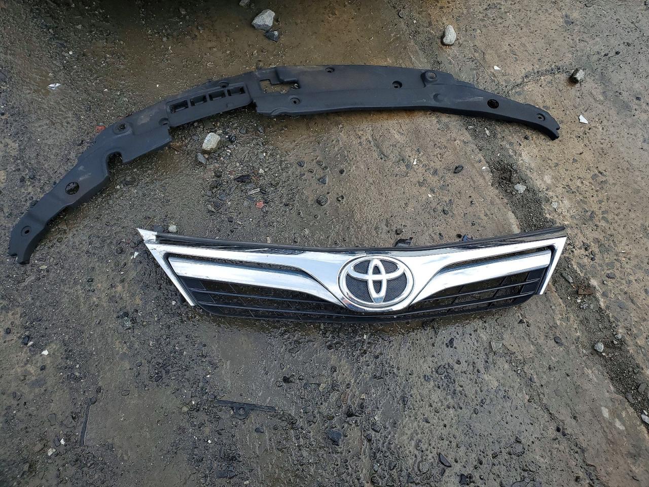 2012 Toyota Camry Le Серебряный vin: 4T4BF1FK2CR177752