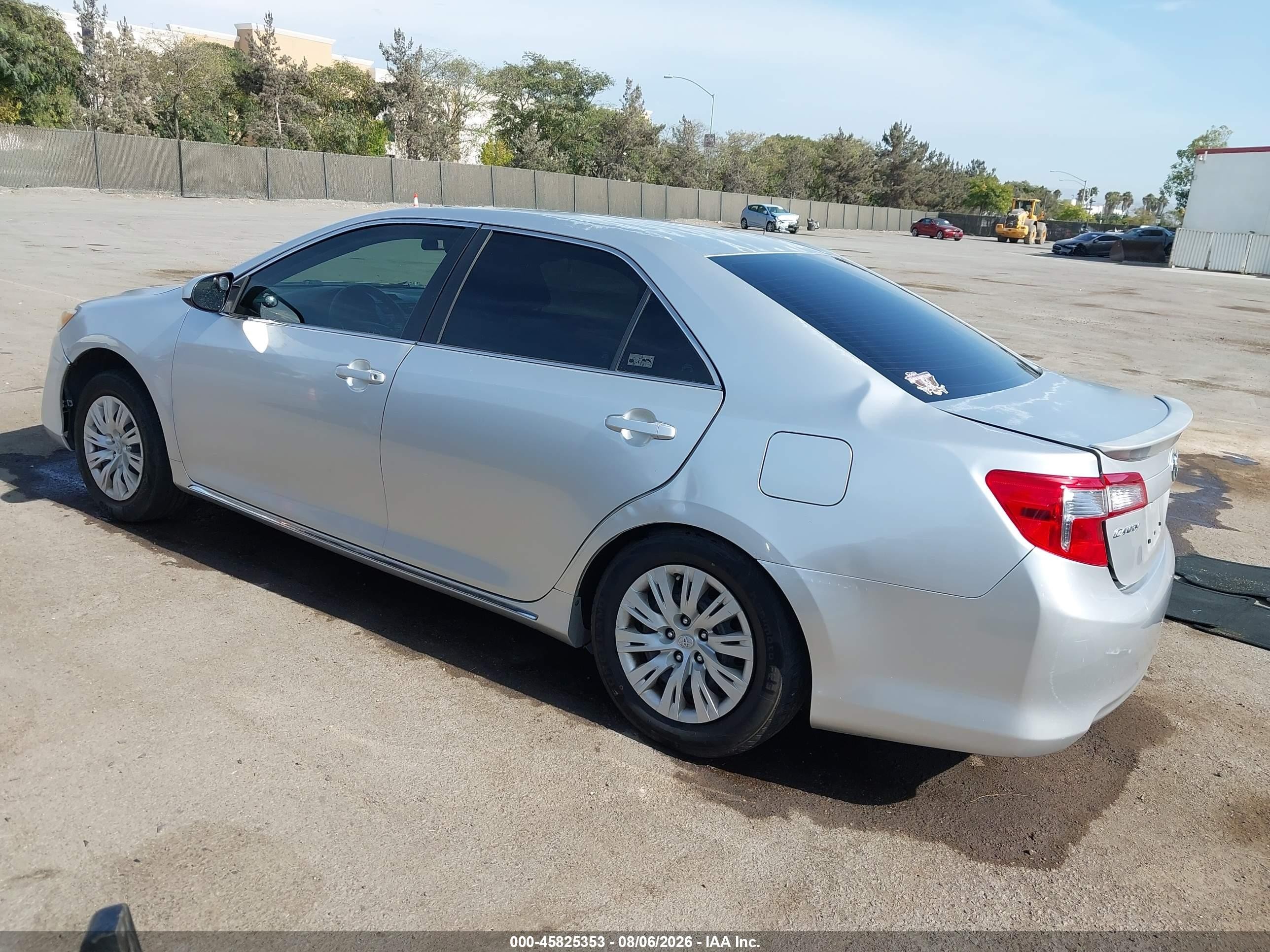 2012 Toyota Camry Le Silver vin: 4T4BF1FK2CR199170