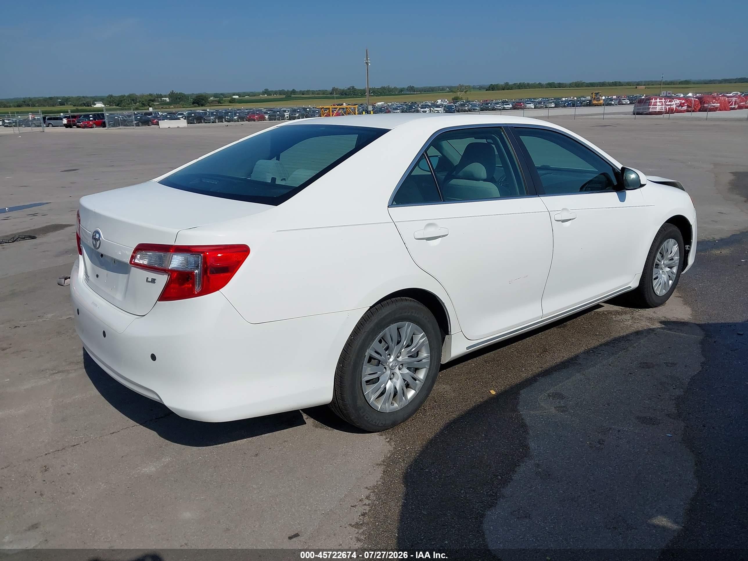 2012 Toyota Camry Le White vin: 4T4BF1FK2CR226643