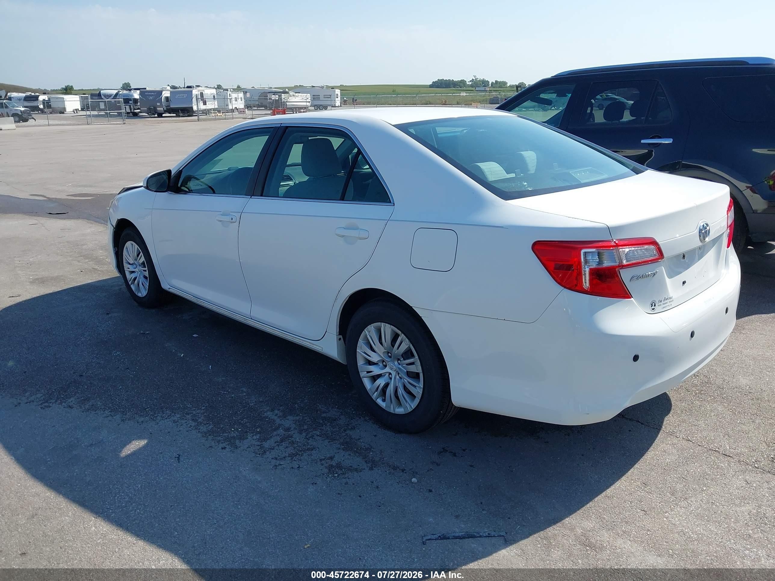 2012 Toyota Camry Le White vin: 4T4BF1FK2CR226643