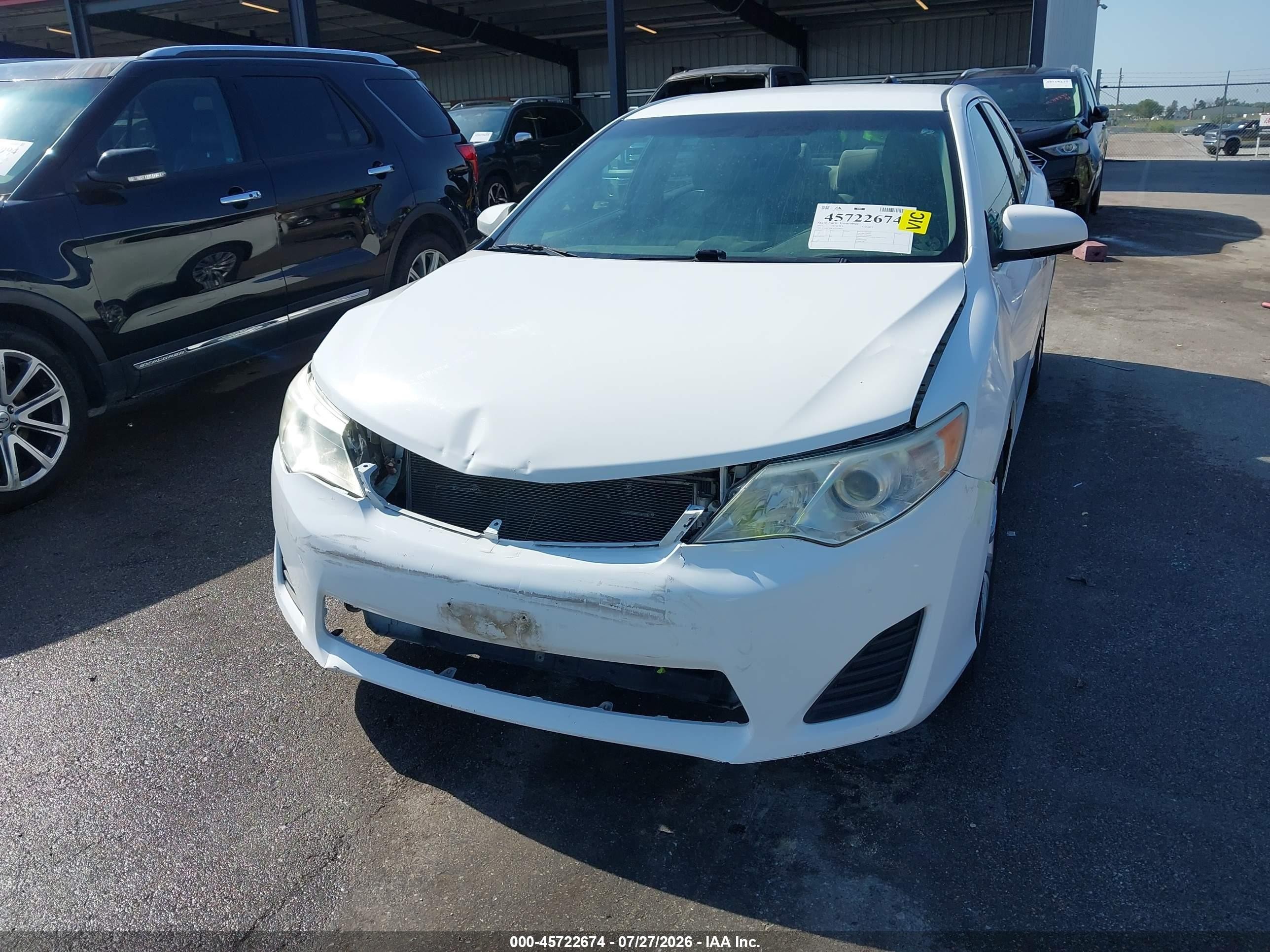 2012 Toyota Camry Le White vin: 4T4BF1FK2CR226643