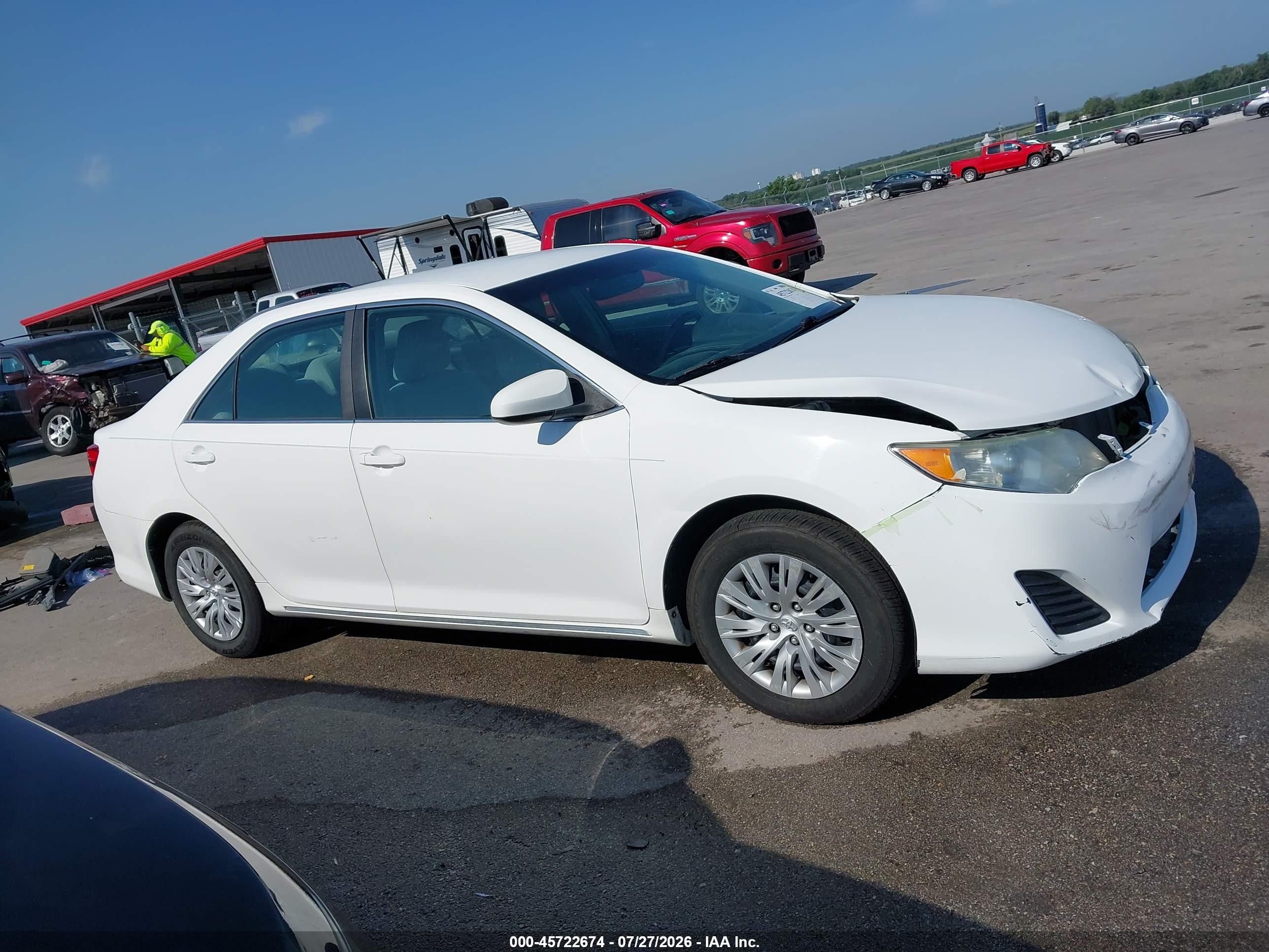 2012 Toyota Camry Le White vin: 4T4BF1FK2CR226643