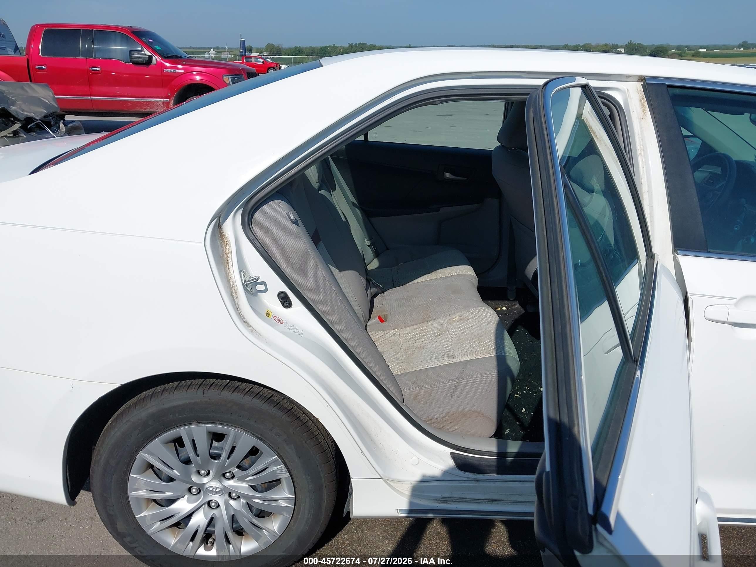 2012 Toyota Camry Le White vin: 4T4BF1FK2CR226643