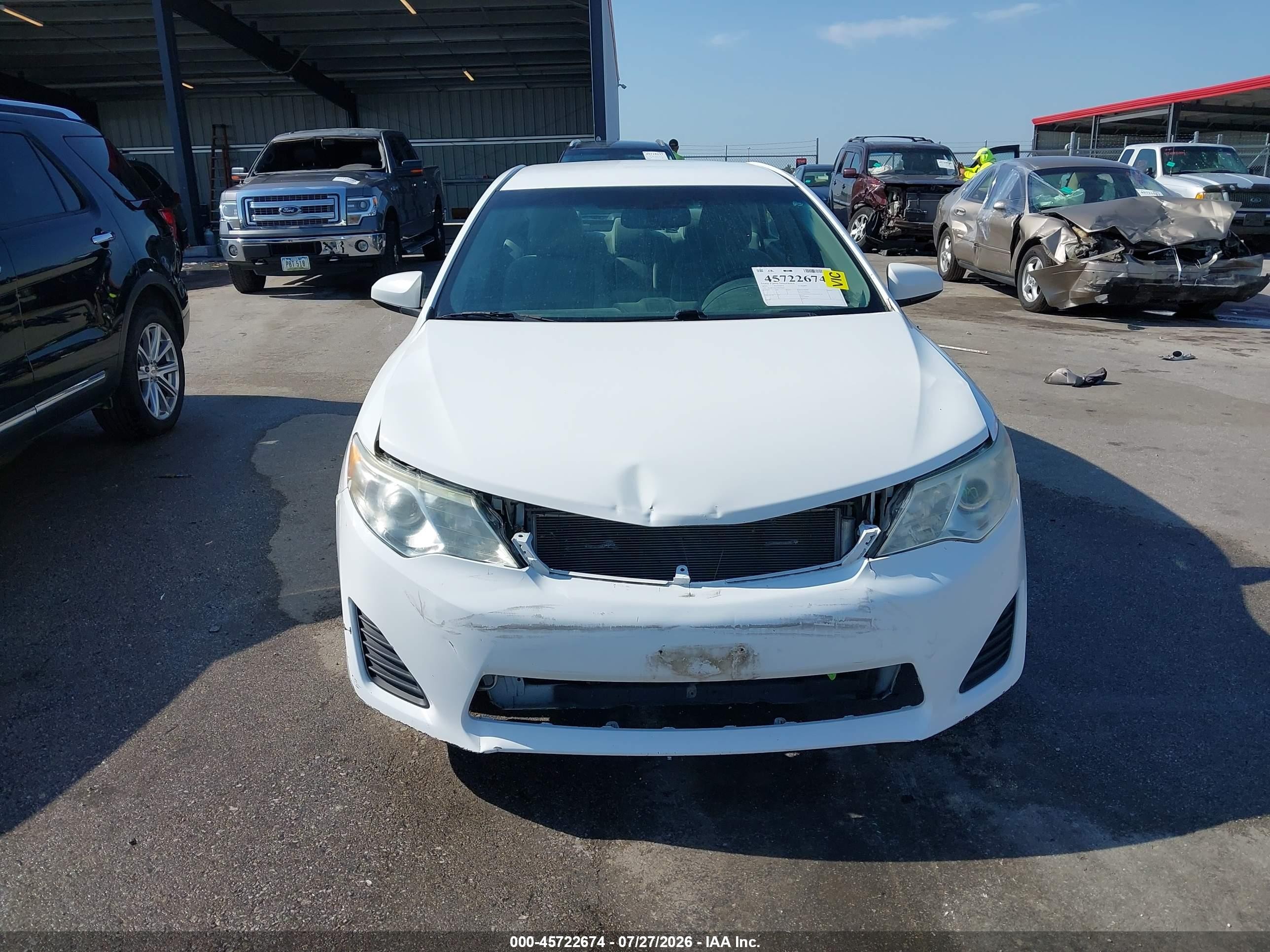 2012 Toyota Camry Le White vin: 4T4BF1FK2CR226643