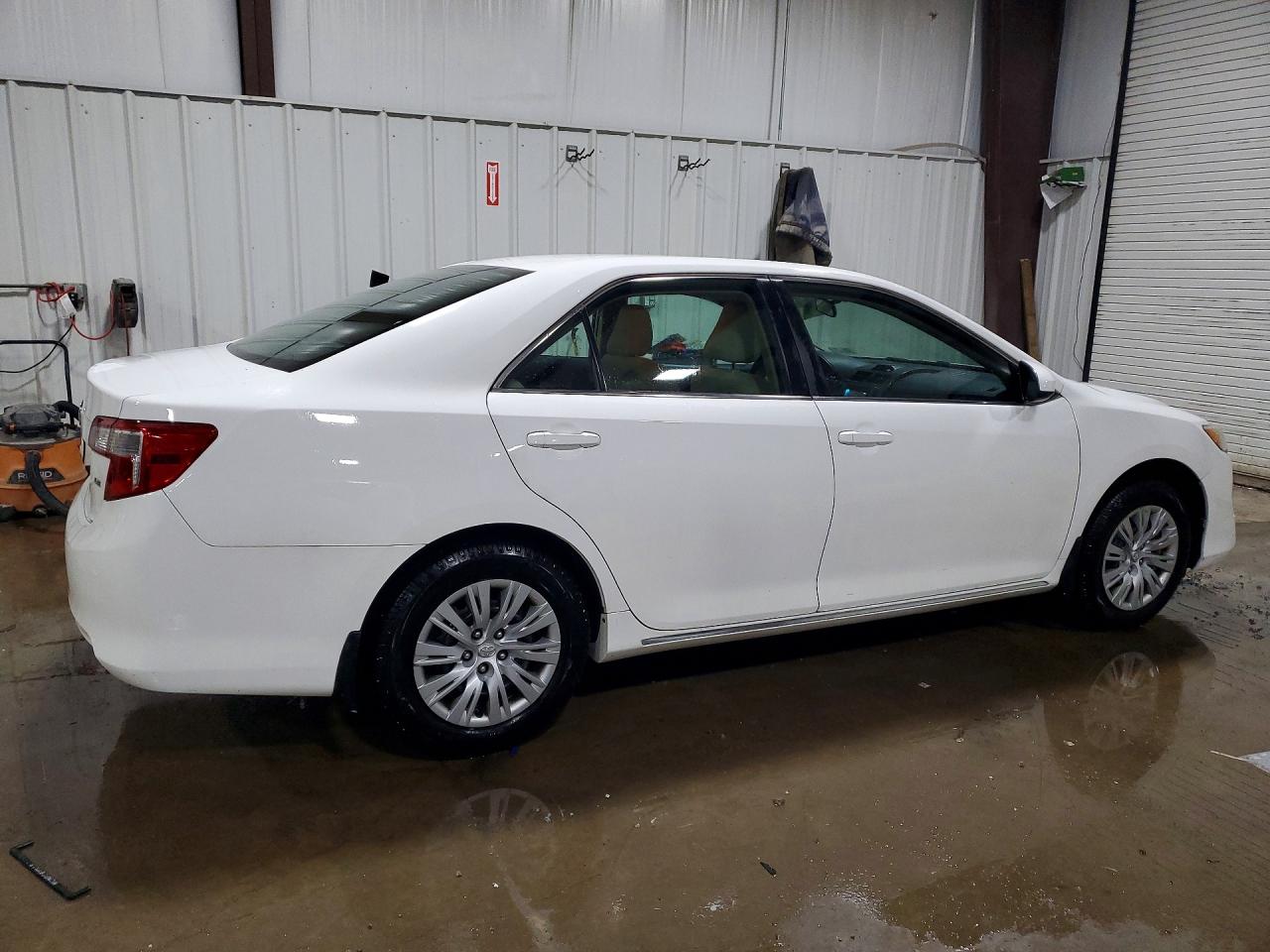 2012 Toyota Camry Le White vin: 4T4BF1FK2CR249047