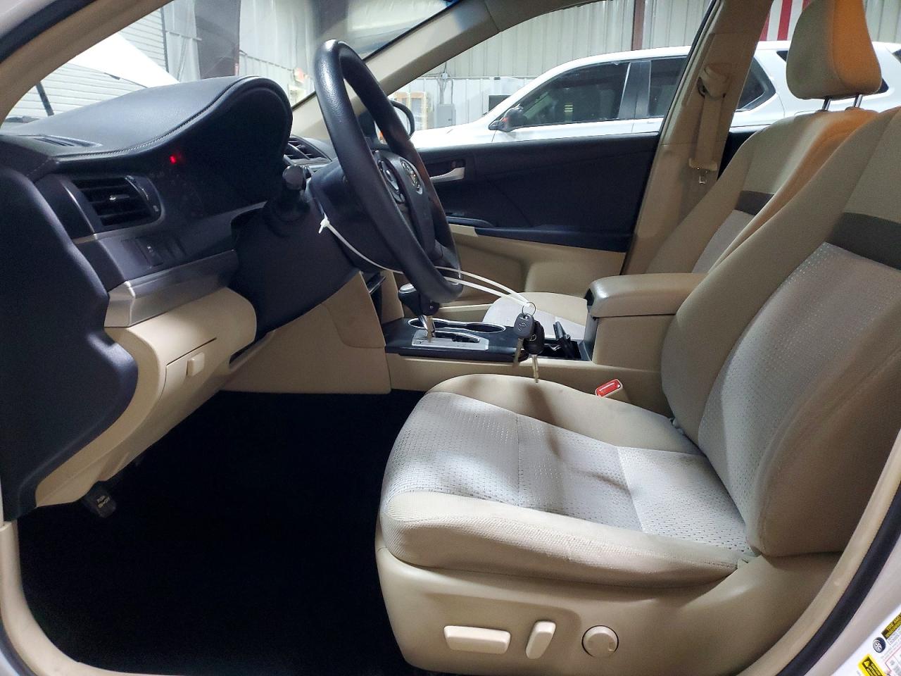 2012 Toyota Camry Le White vin: 4T4BF1FK2CR249047