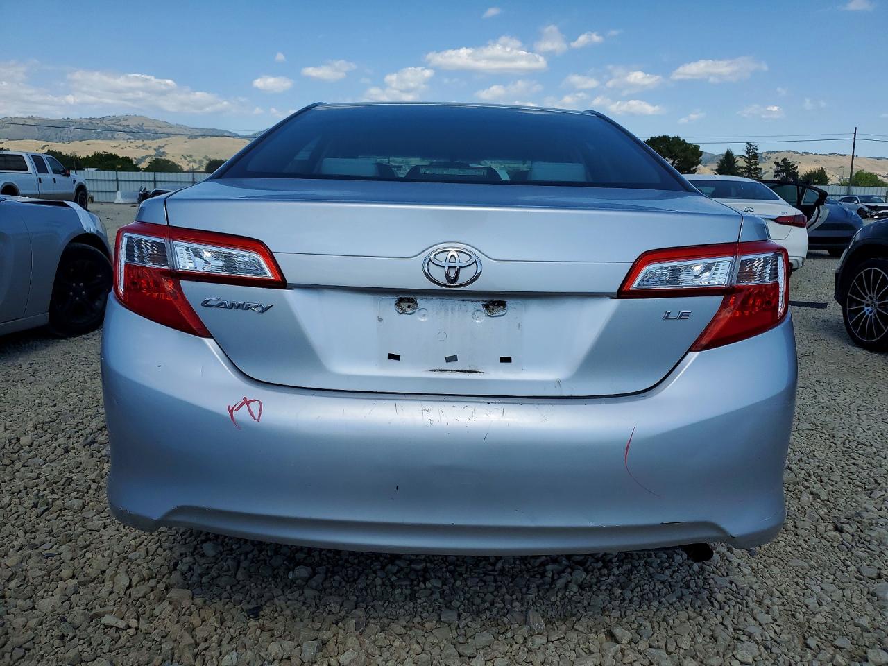 2012 Toyota Camry Le Серебряный vin: 4T4BF1FK2CR265698