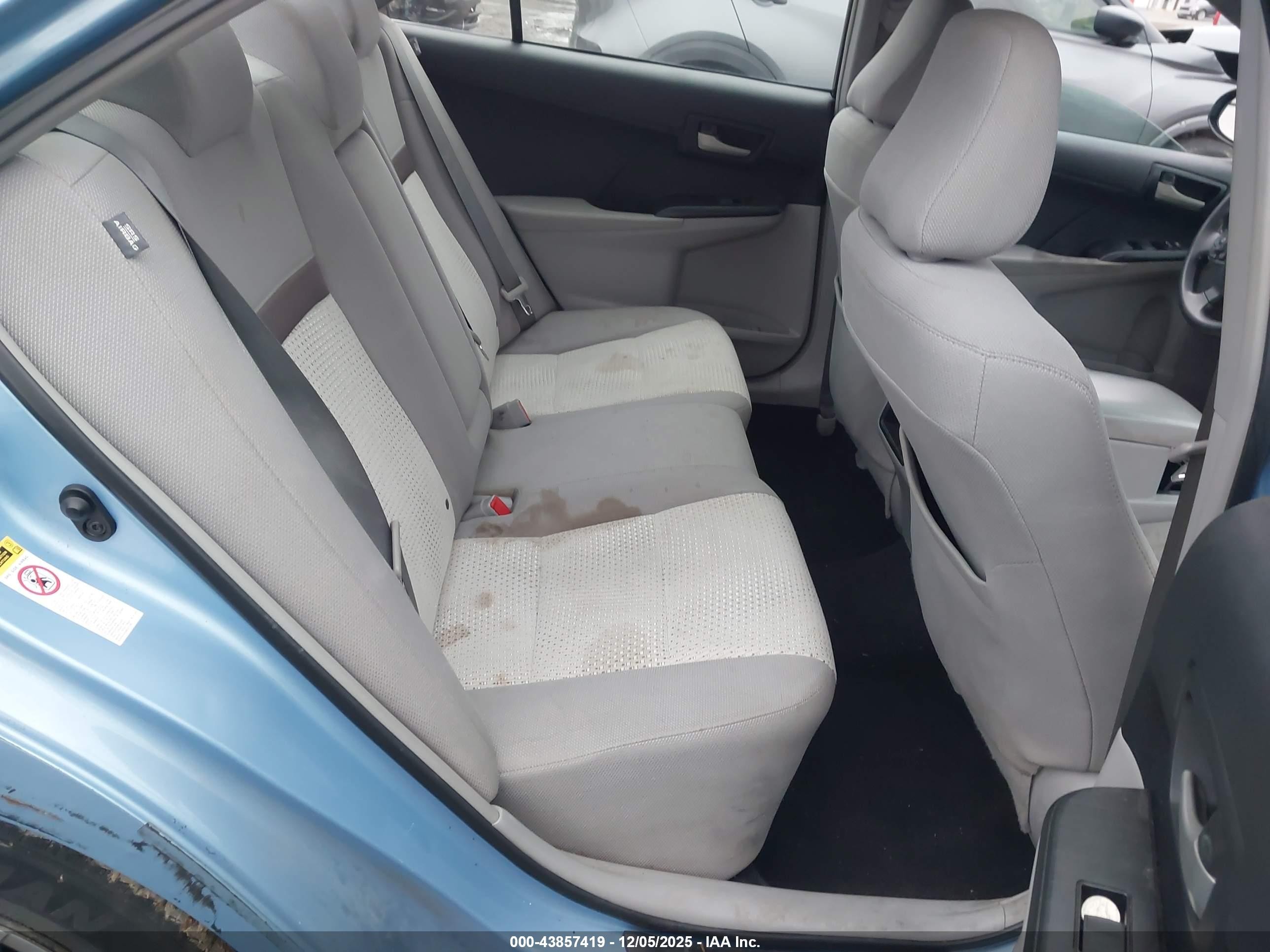 2013 Toyota Camry Le Blue vin: 4T4BF1FK2DR290442