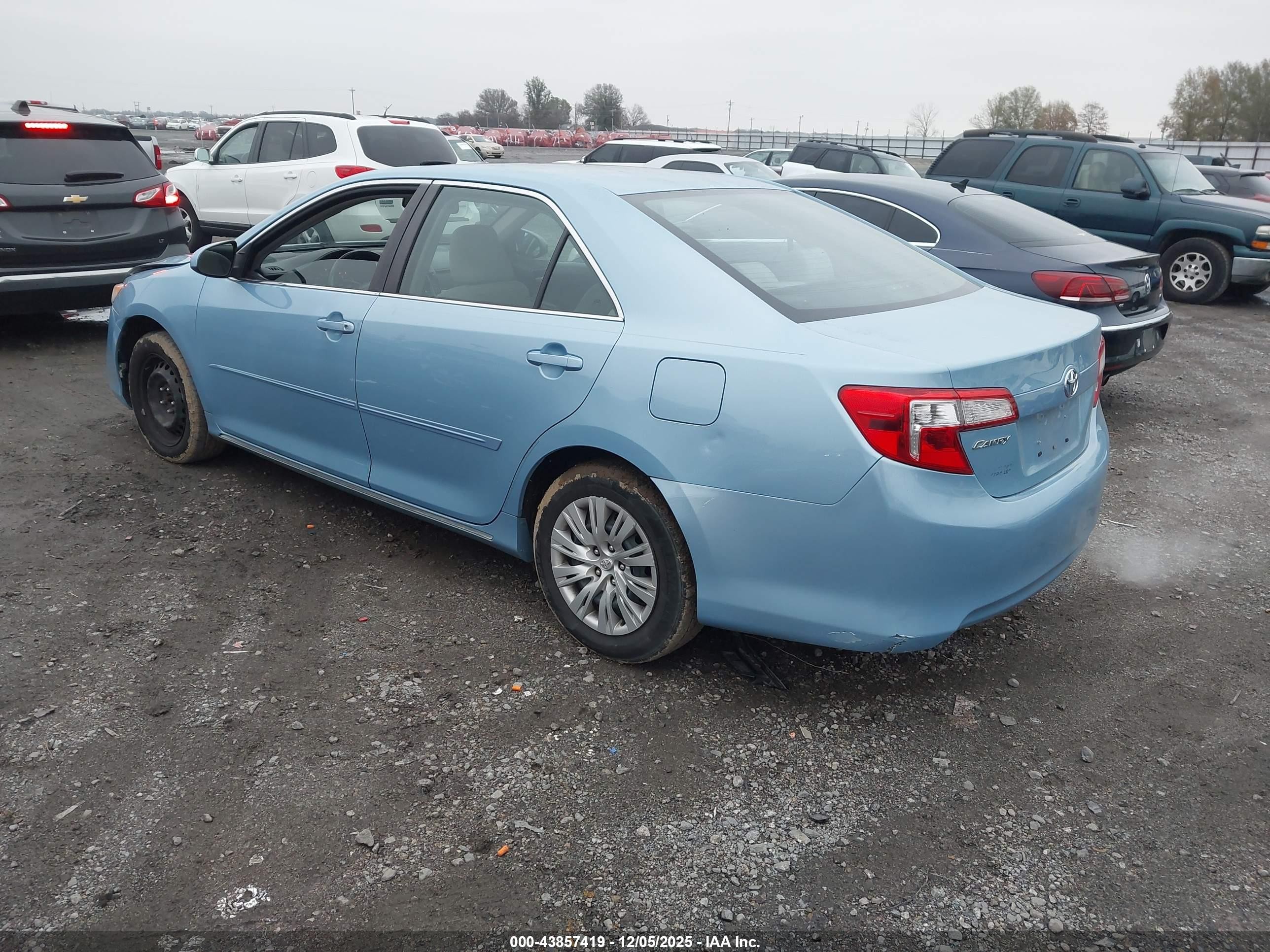 2013 Toyota Camry Le Blue vin: 4T4BF1FK2DR290442